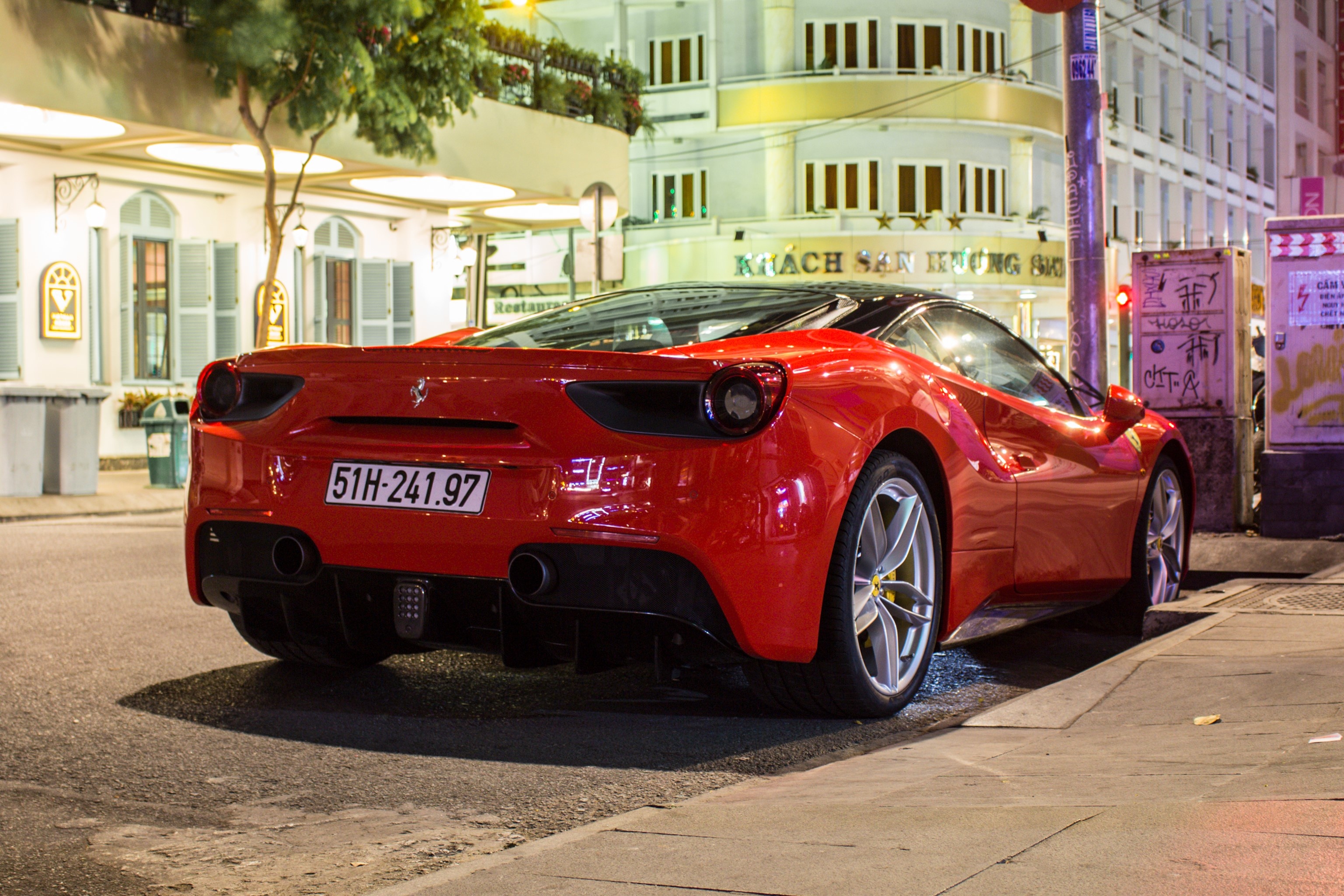 Ferrari 488 GTB ve voi chu moi anh 2
