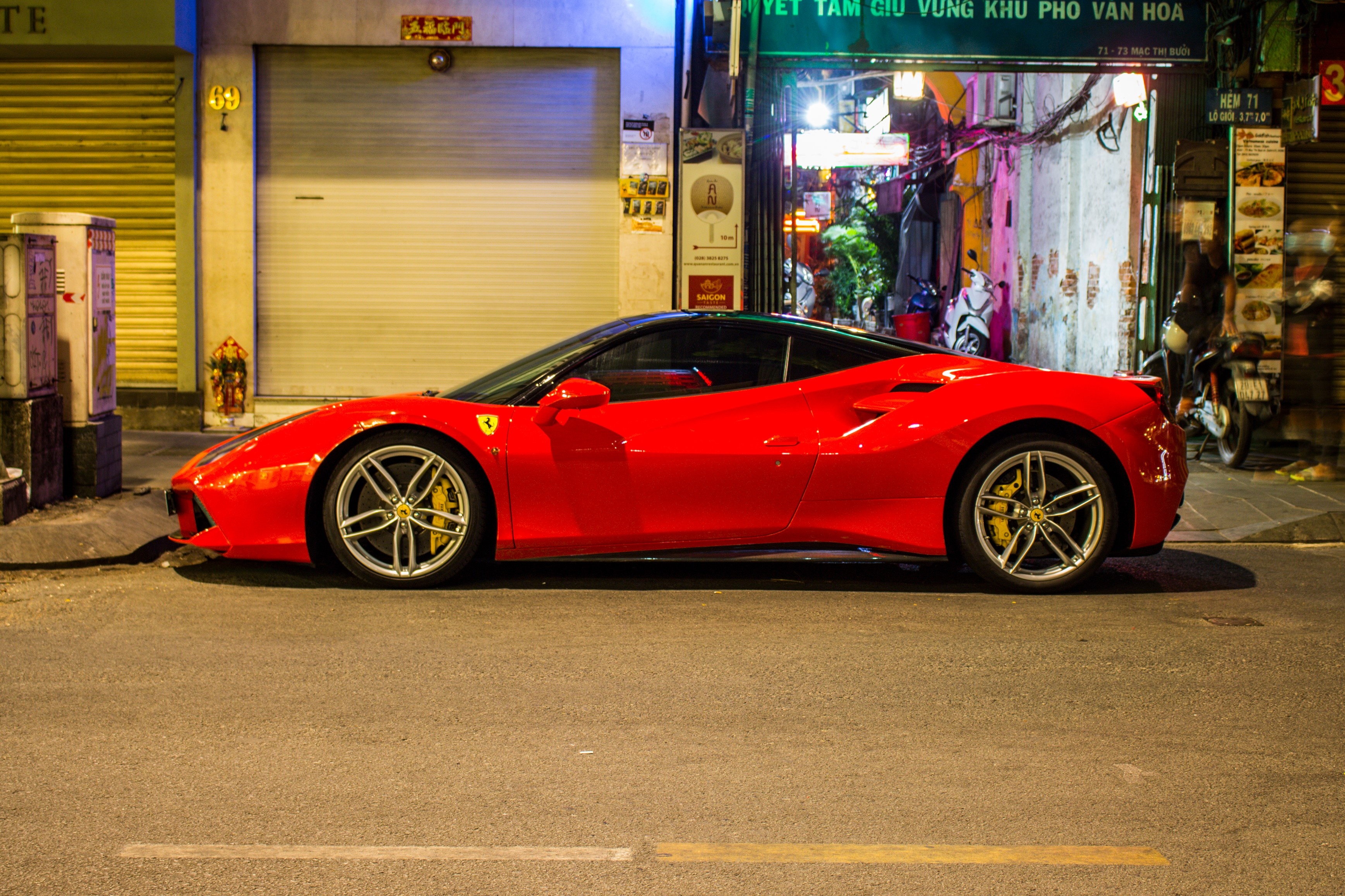 Ferrari 488 GTB ve voi chu moi anh 5