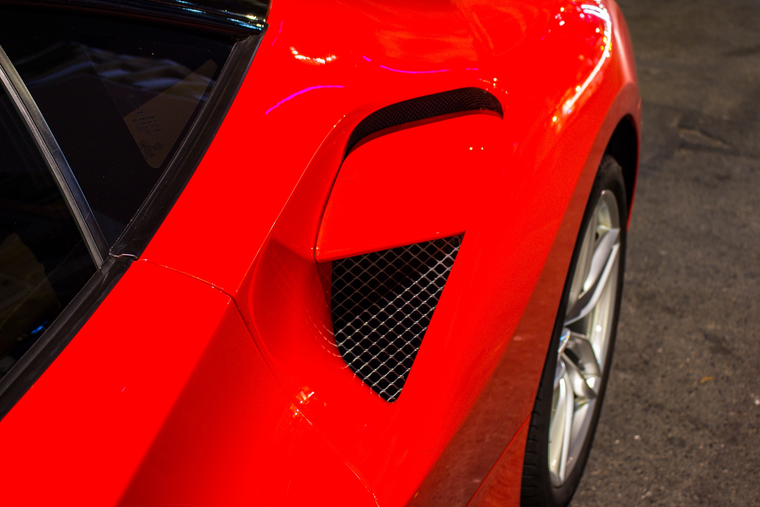 Ferrari 488 GTB ve voi chu moi anh 9