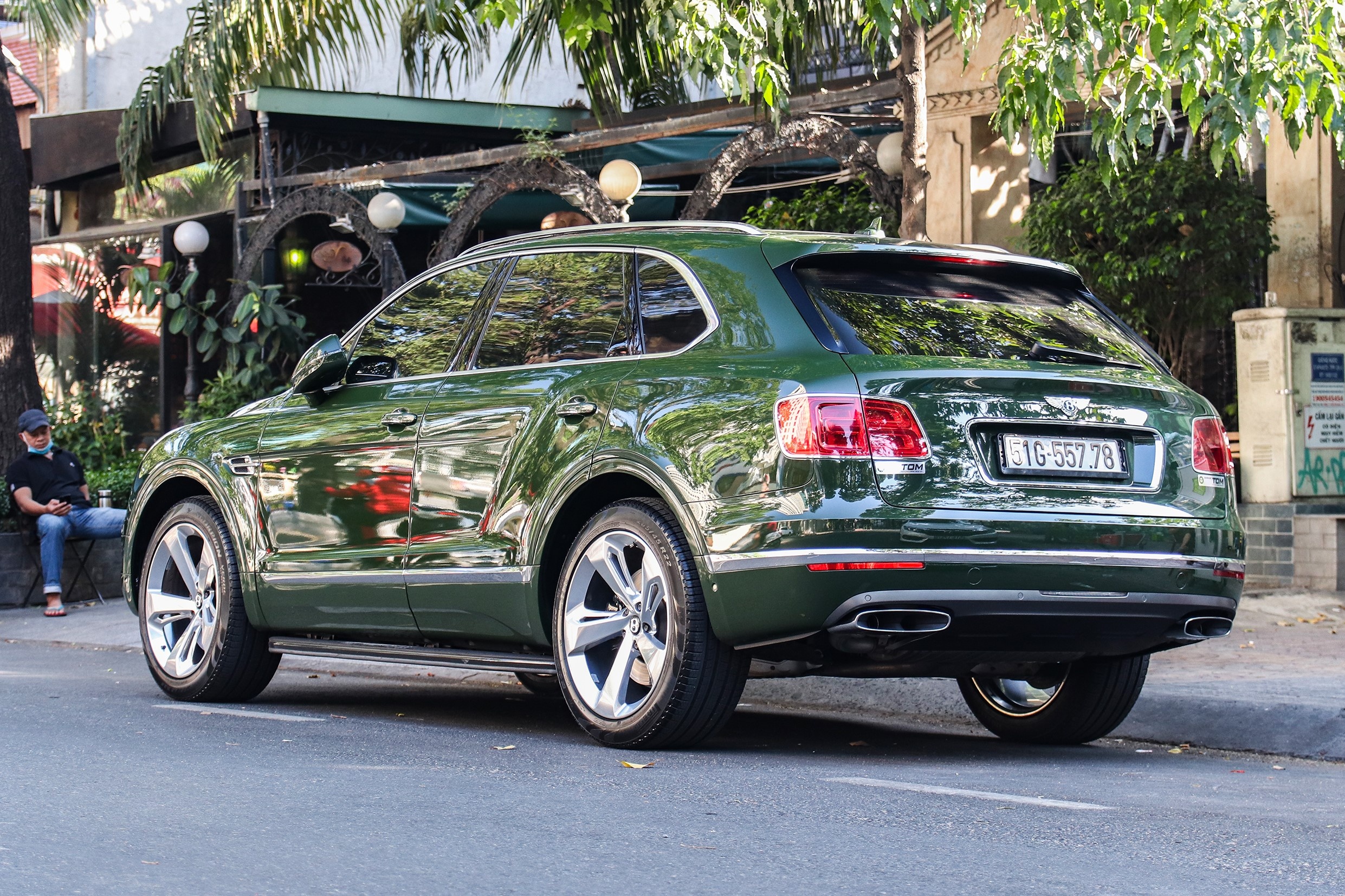 Bentley Bentayga màu xanh lá độc nhất VN ảnh 5 Bentley Bentayga mau xanh la doc nhat VN anh 5