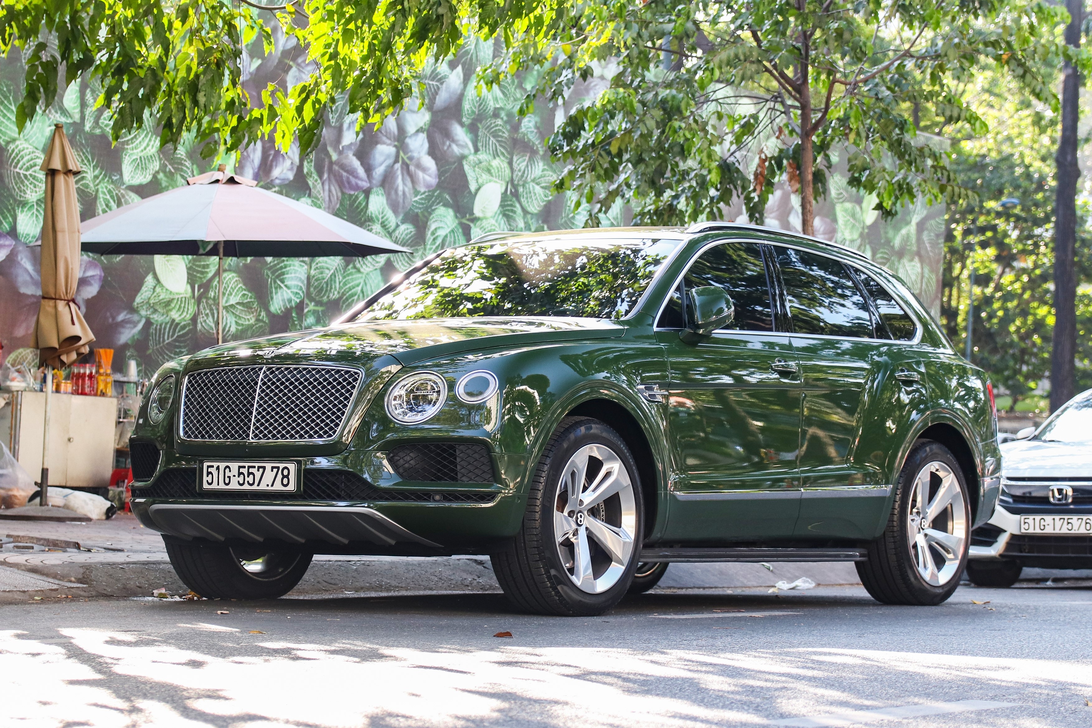 Bentley Bentayga màu xanh lá độc nhất VN ảnh 1 Bentley Bentayga mau xanh la doc nhat VN anh 1
