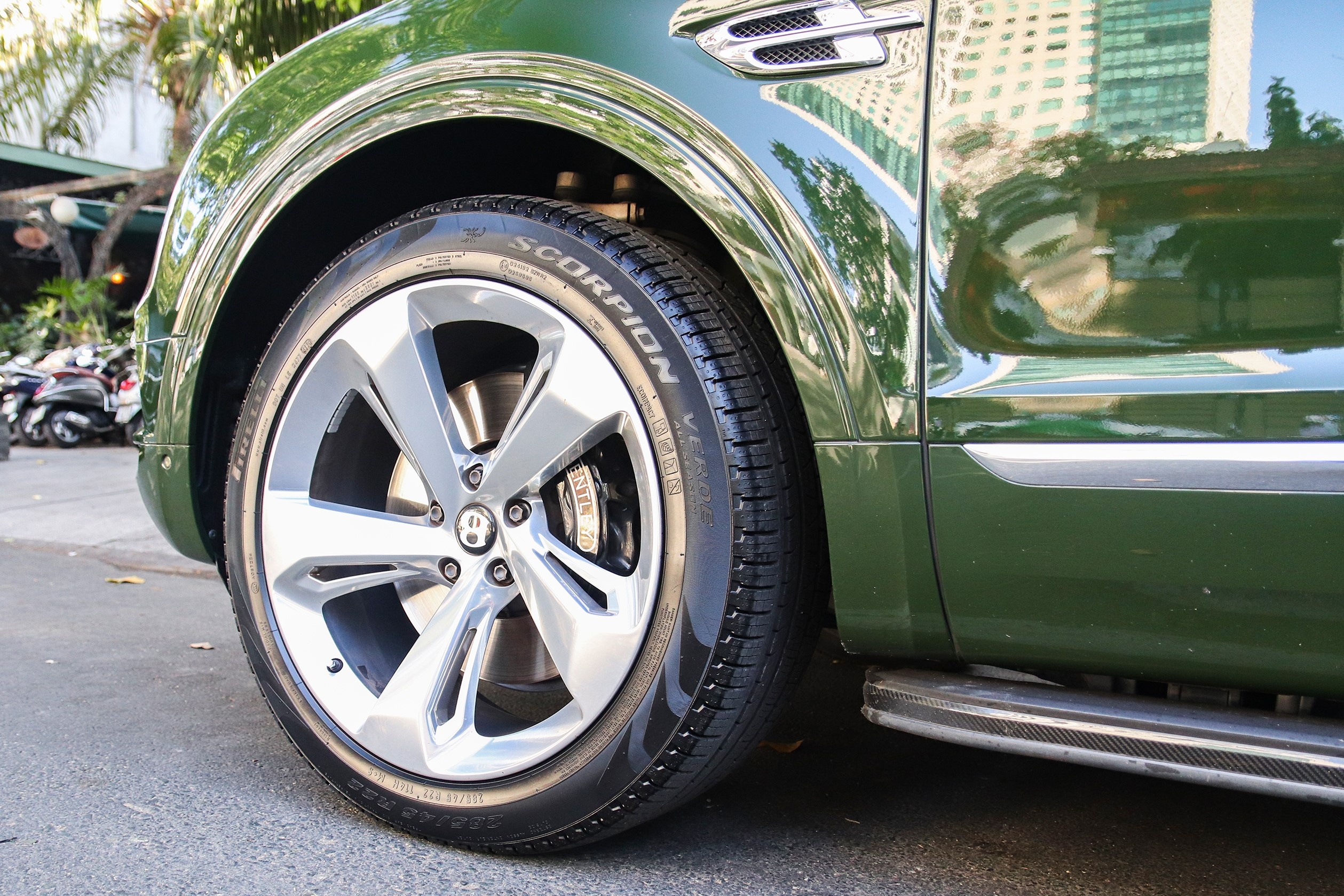 Bentley Bentayga màu xanh lá độc nhất VN ảnh 11 Bentley Bentayga mau xanh la doc nhat VN anh 11