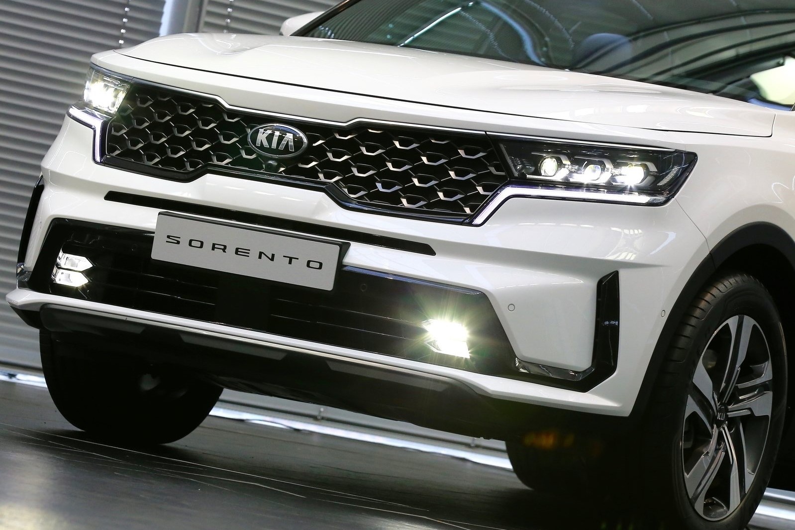 So sánh Kia Sorento và Hyundai Santa Fe ảnh 15 So sanh Kia Sorento va Hyundai Santa Fe anh 15