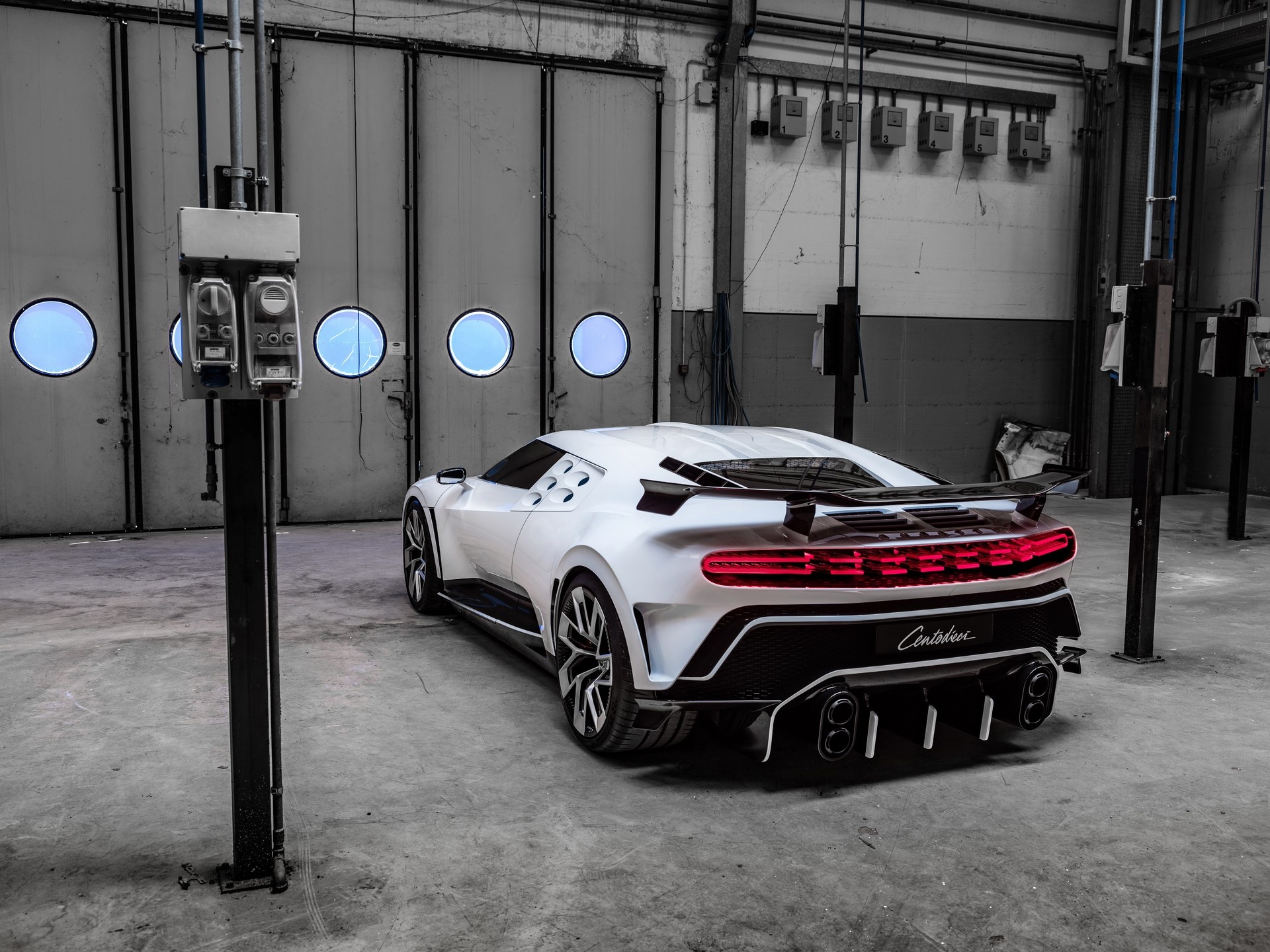 Cristiano Ronaldo mua siêu xe Bugatti giá 9 triệu USD ảnh 5 Cristiano Ronaldo mua sieu xe Bugatti gia 9 trieu USD anh 5