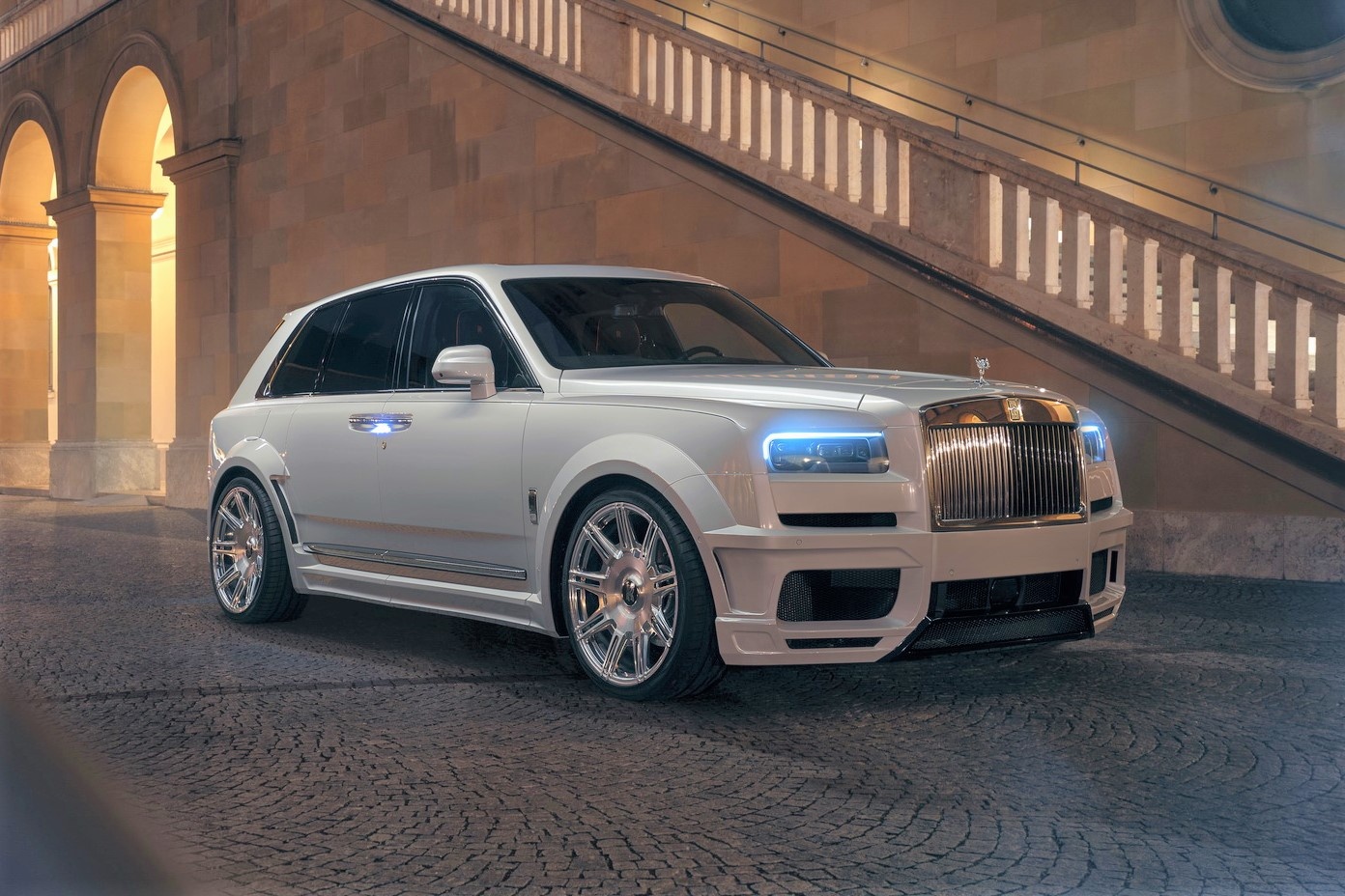 Rolls-Royce Cullinan ham ho hon voi goi do tu Novitec hinh anh