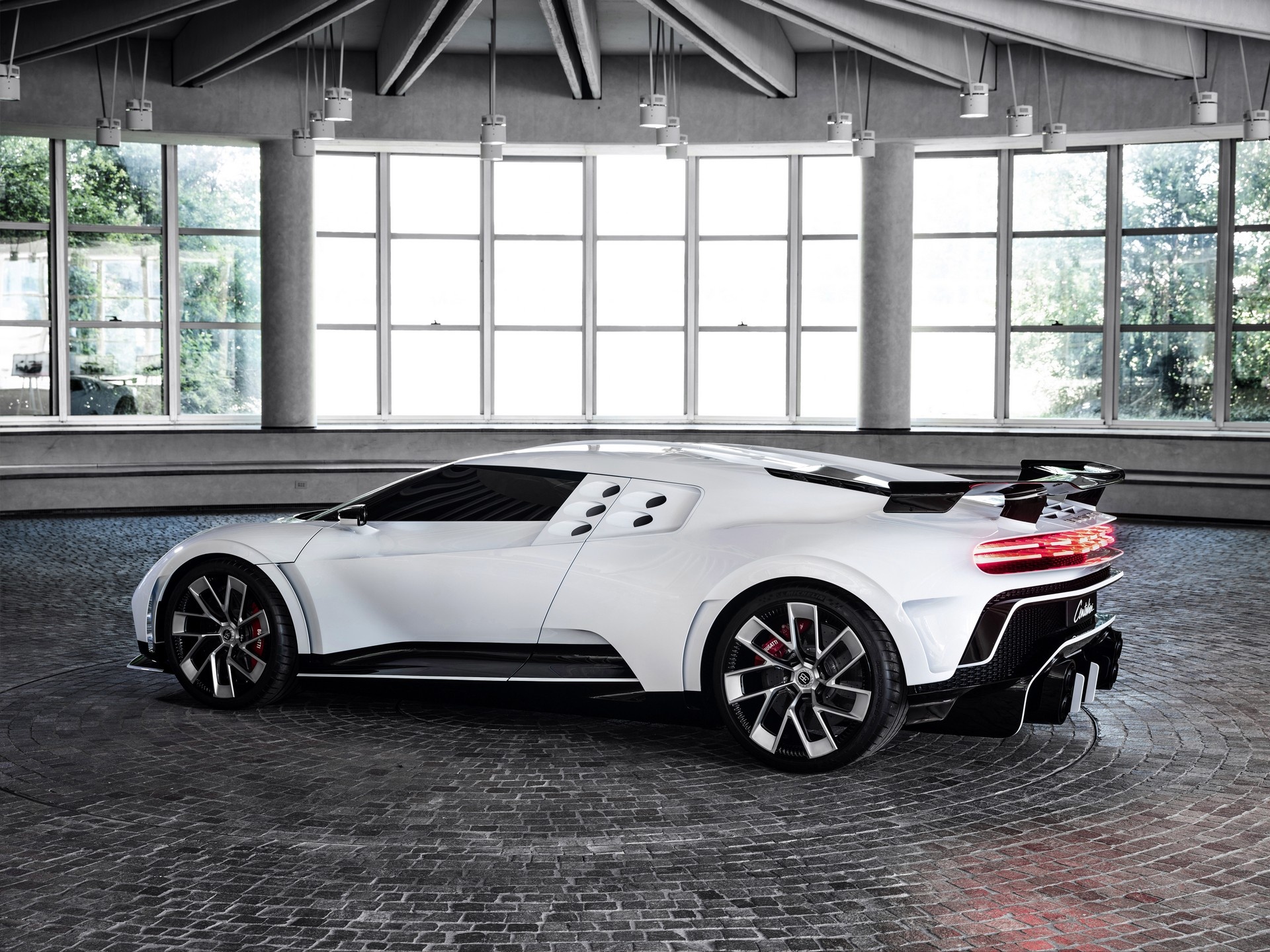 Cristiano Ronaldo mua siêu xe Bugatti giá 9 triệu USD ảnh 3 Cristiano Ronaldo mua sieu xe Bugatti gia 9 trieu USD anh 3