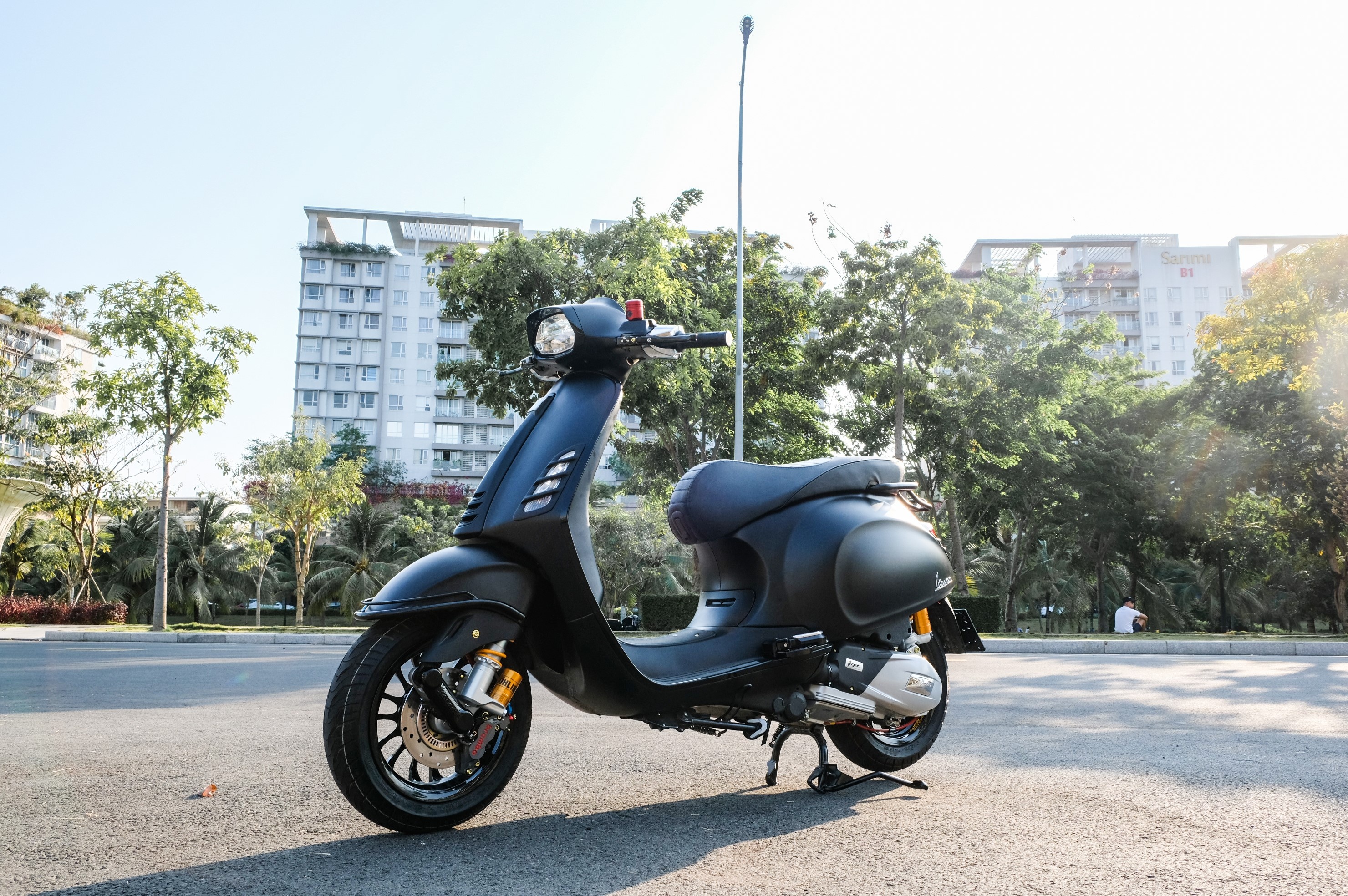 Vespa Sprint Notte do 100 trieu anh 13