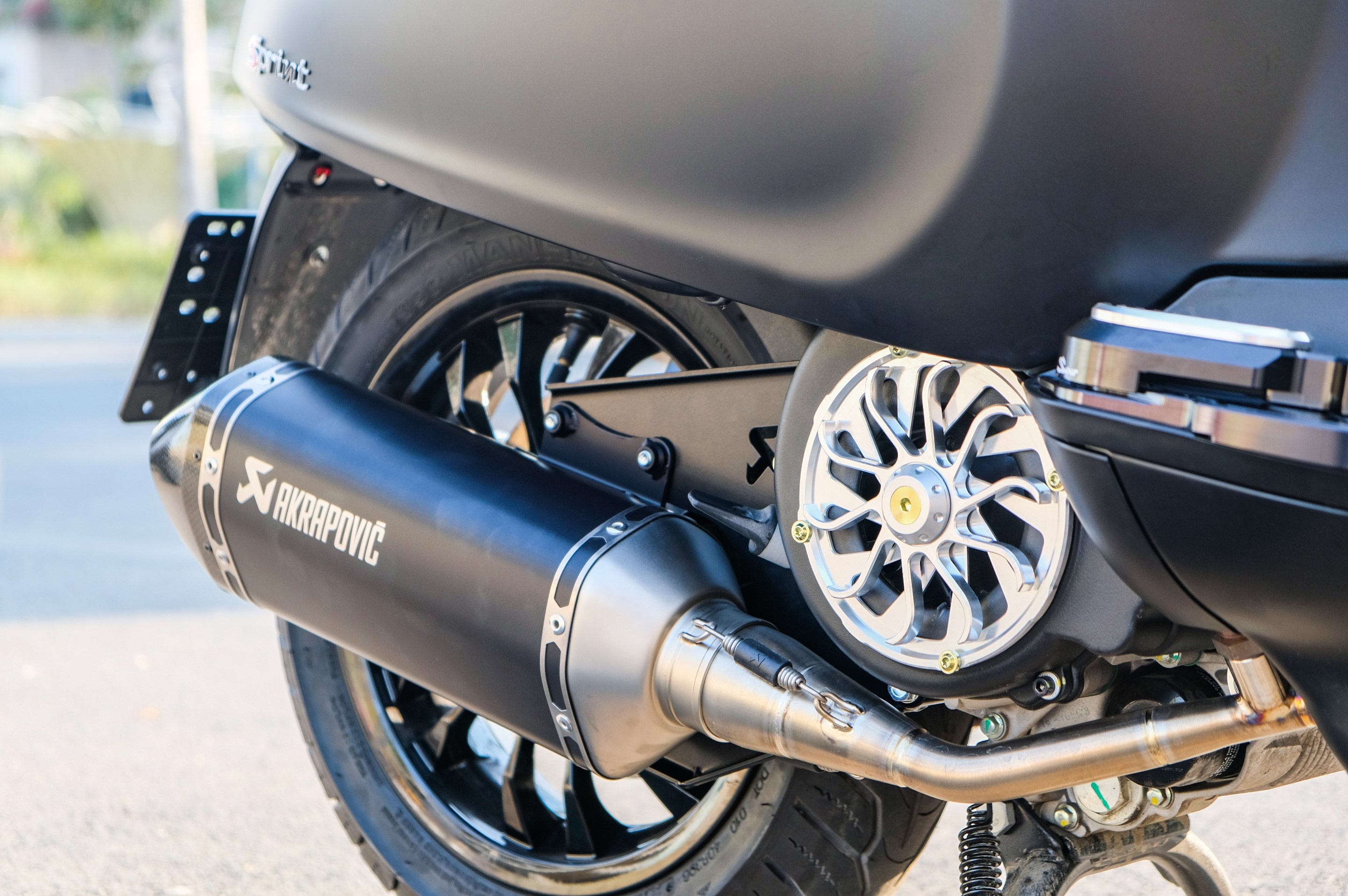 Vespa Sprint Notte do 100 trieu anh 11