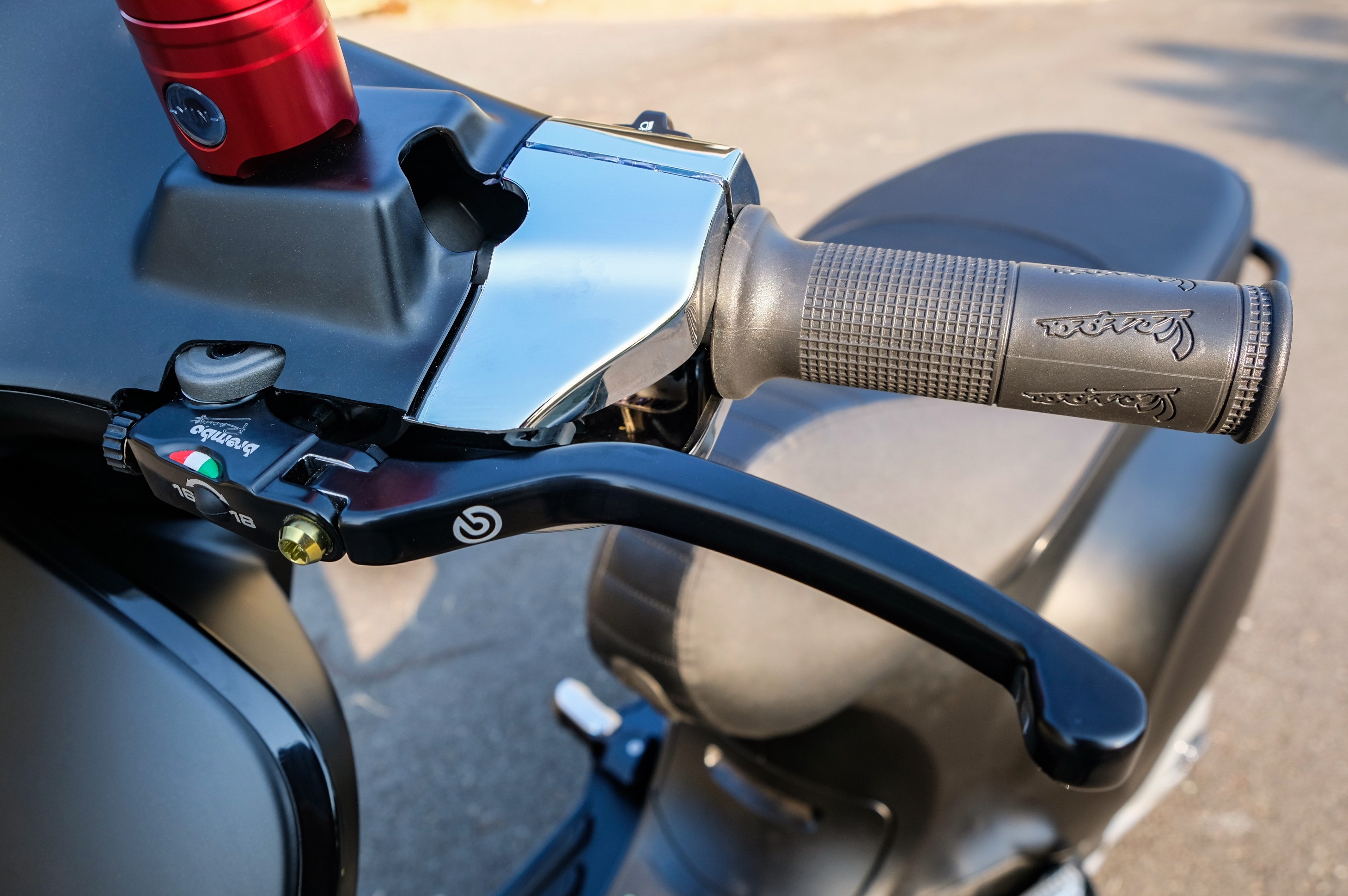 Vespa Sprint Notte độ 100 triệu ảnh 6 Vespa Sprint Notte do 100 trieu anh 6