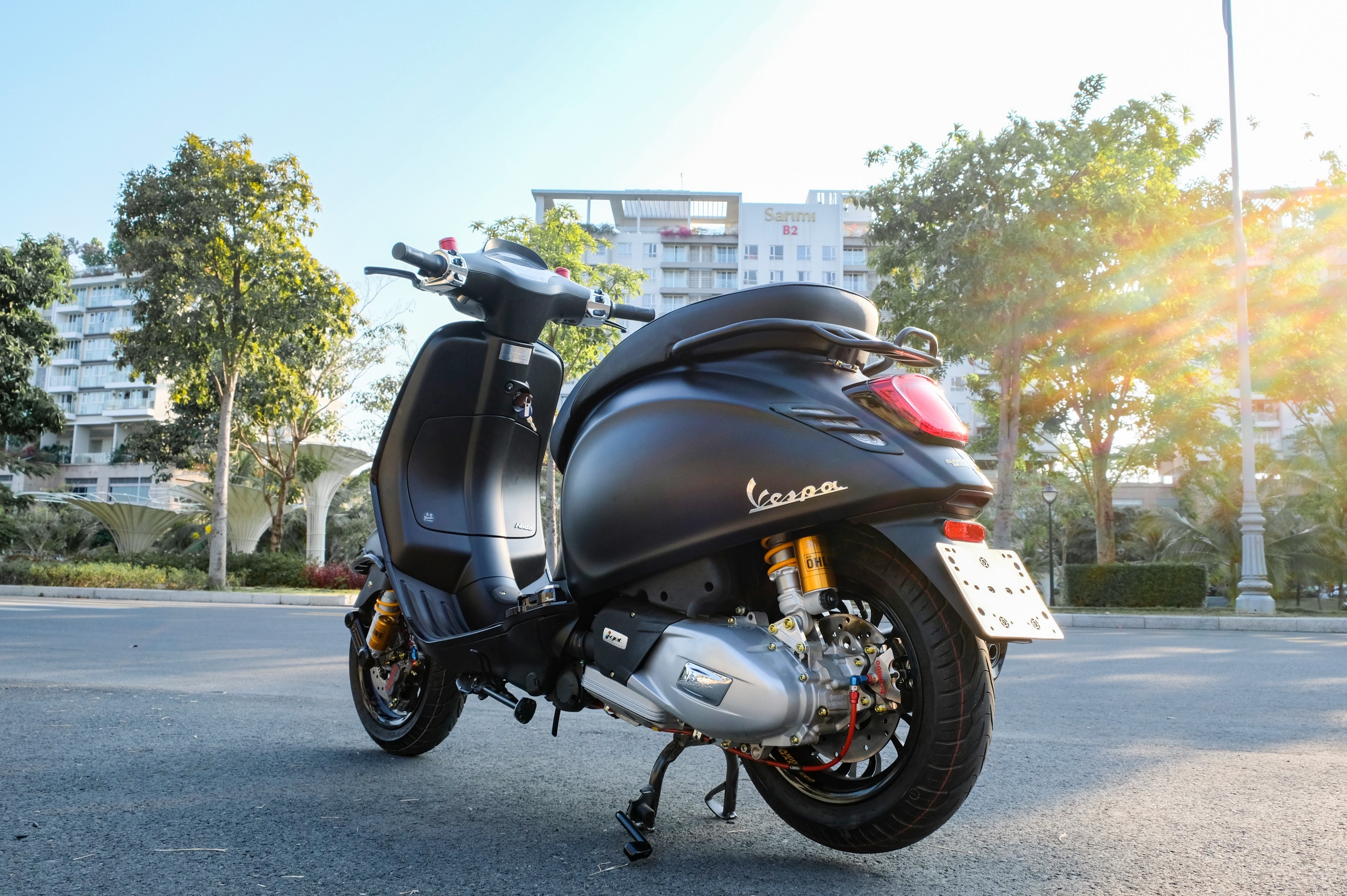 Vespa Sprint Notte do 100 trieu anh 10