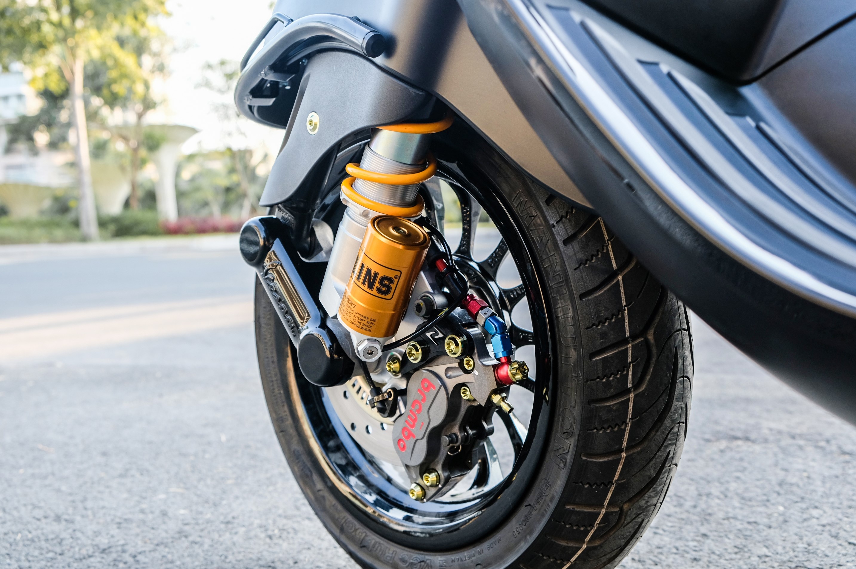 Vespa Sprint Notte do 100 trieu anh 7