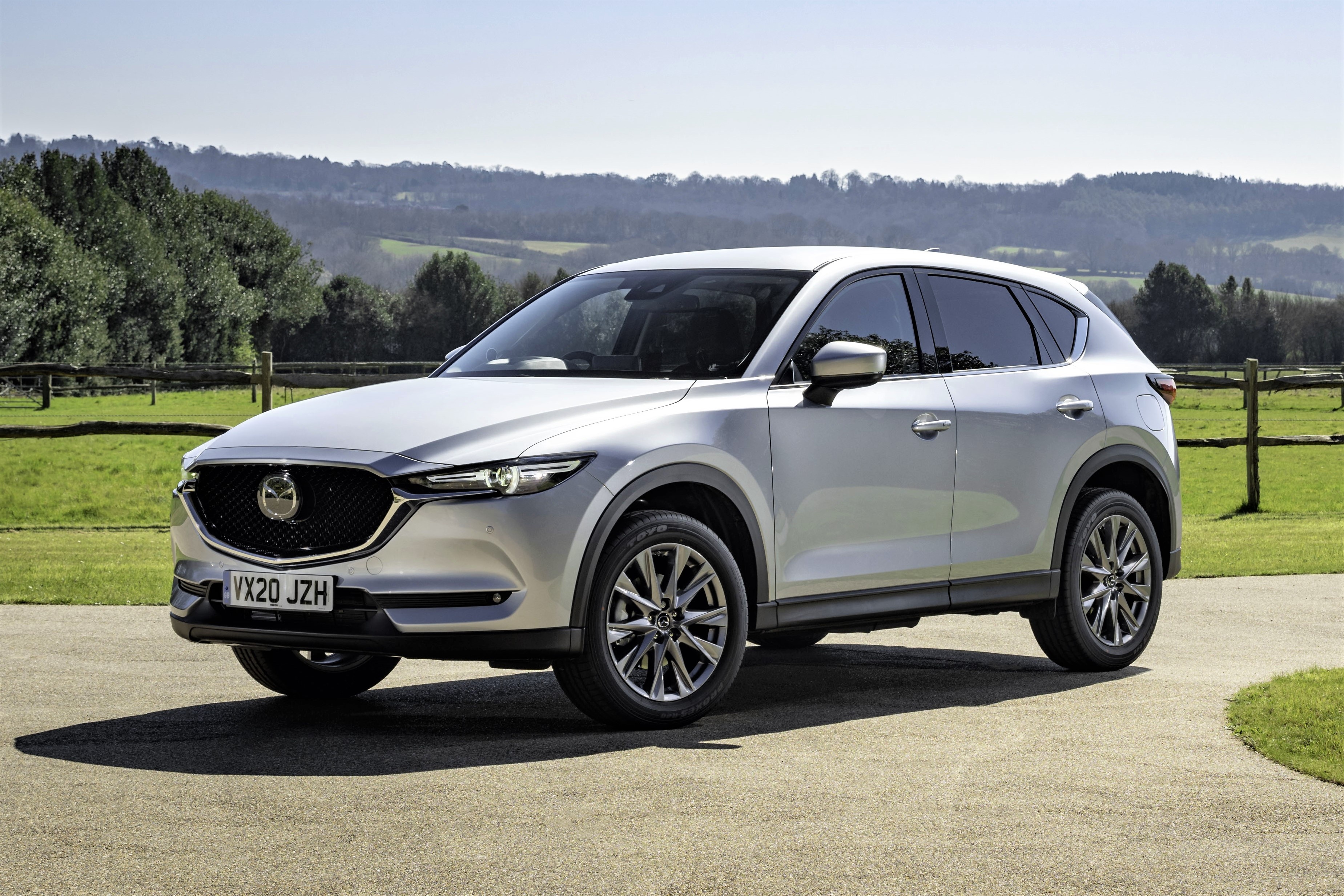 Mazda CX-5 2020 co gia tu 33.000 USD, bo sung mau moi hinh anh