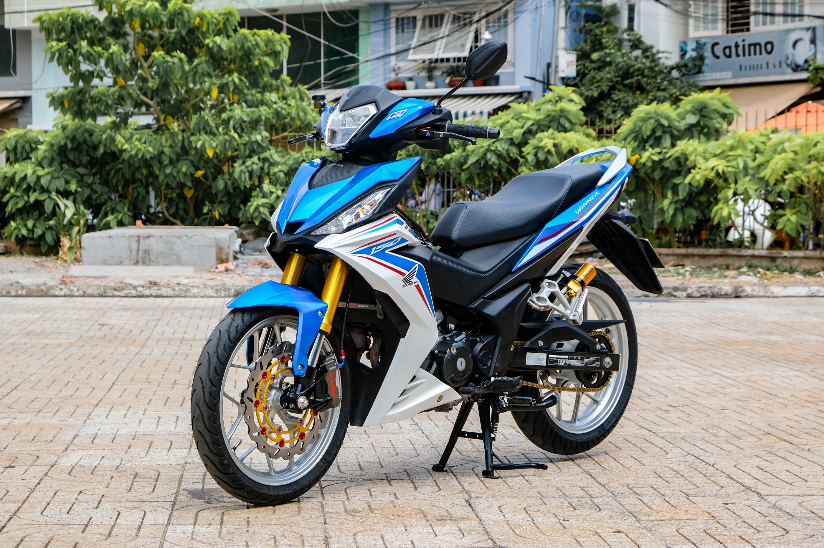 Honda Winner cua biker TP.HCM noi bat voi giam xoc BMW hinh anh