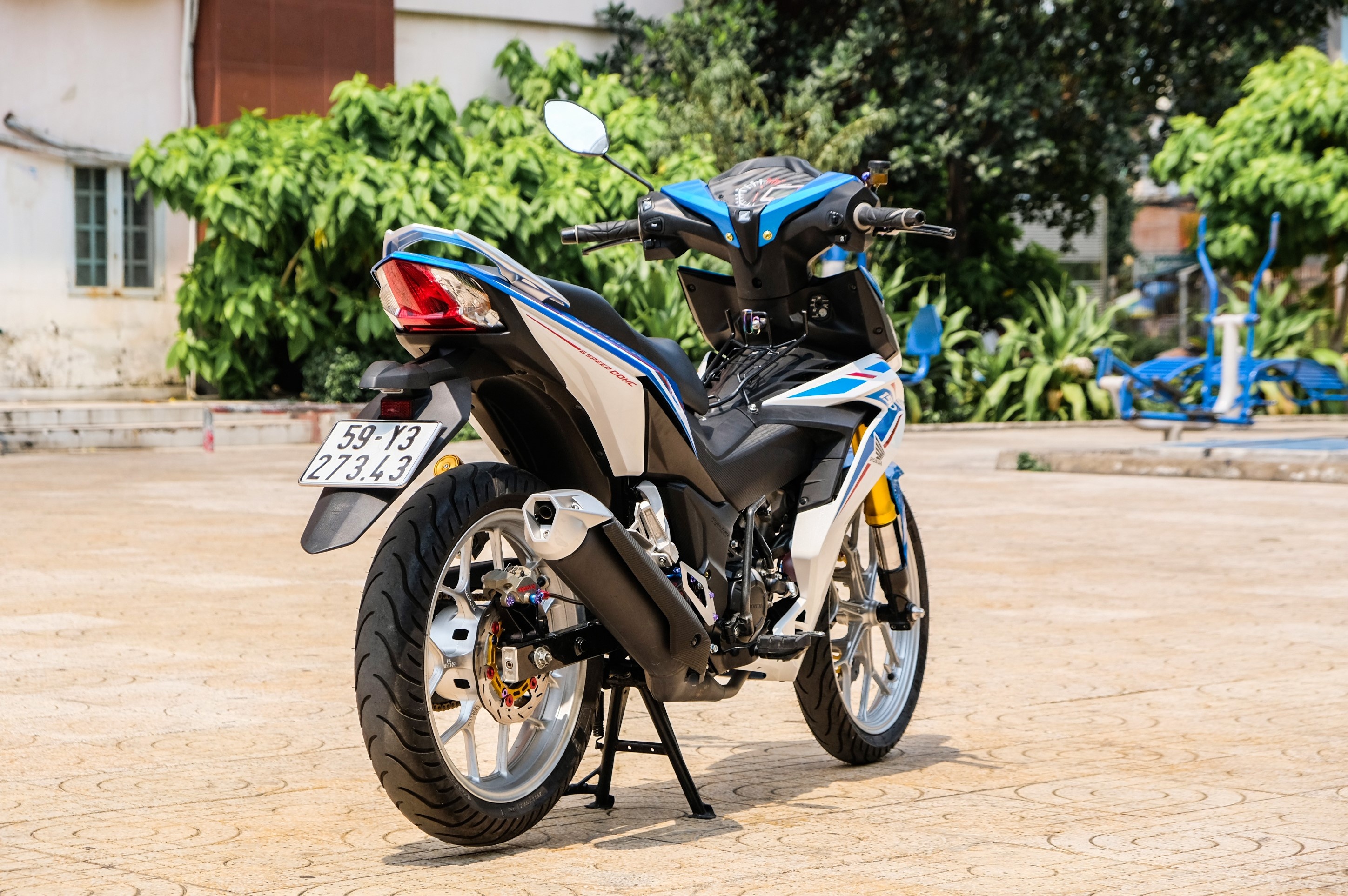 Honda Winner do giam xoc BMW anh 2