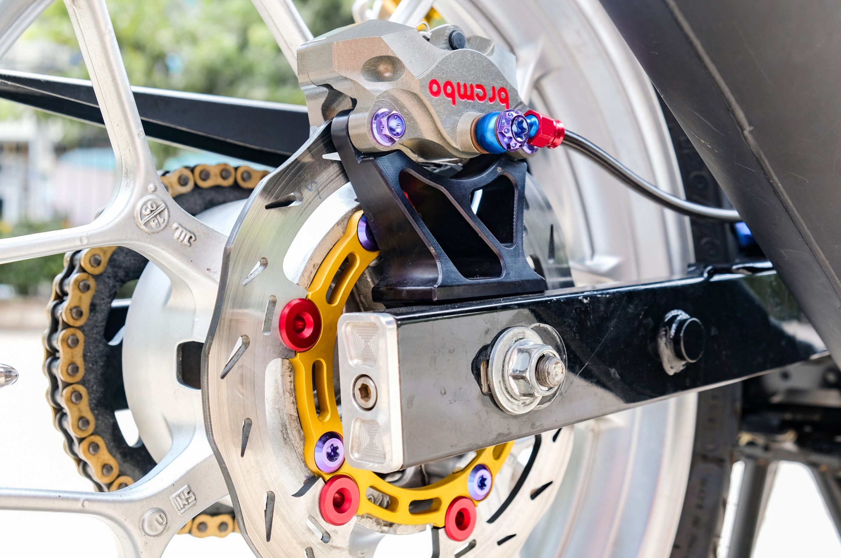 Honda Winner do giam xoc BMW anh 5