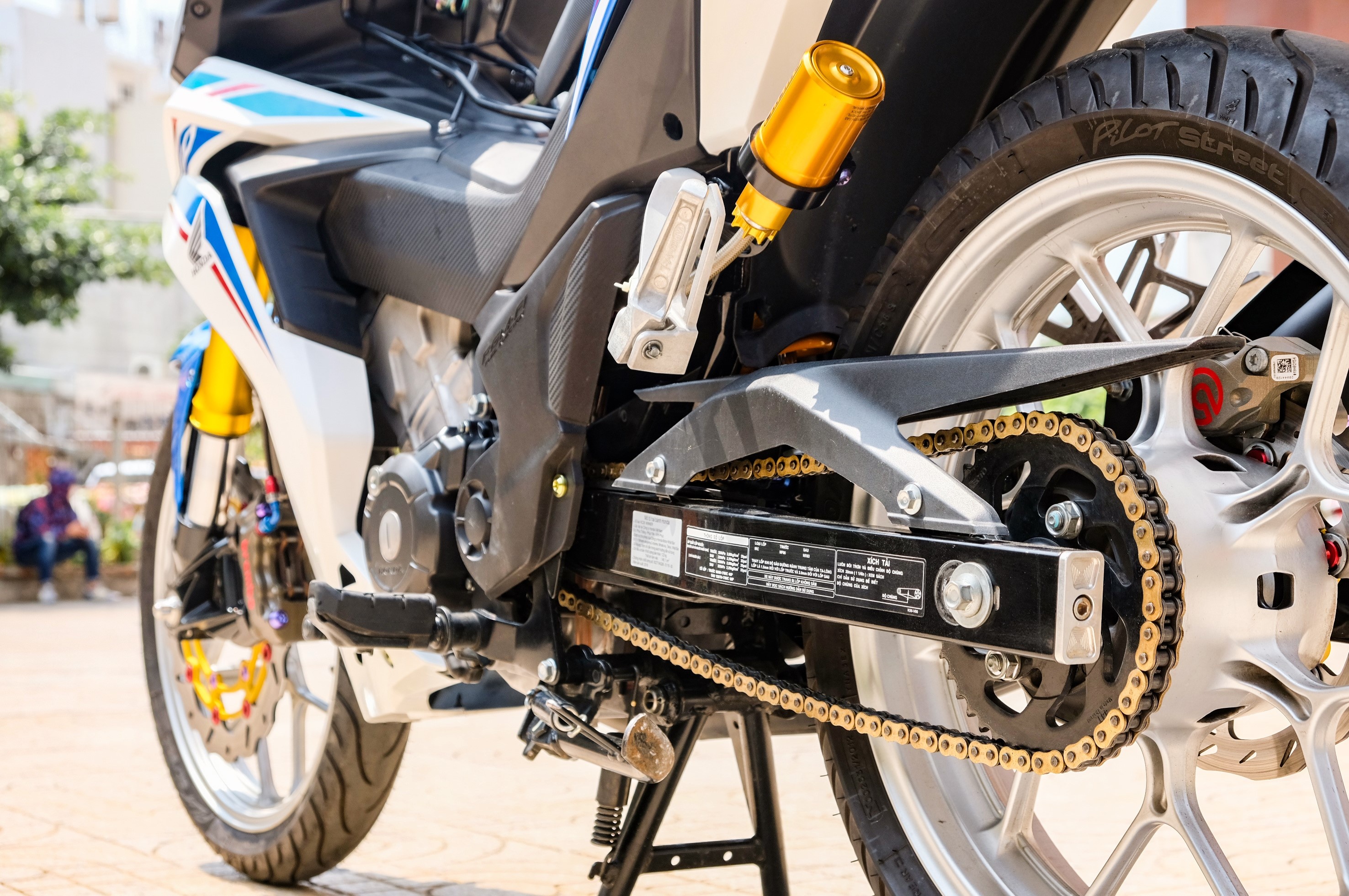 Honda Winner do giam xoc BMW anh 9