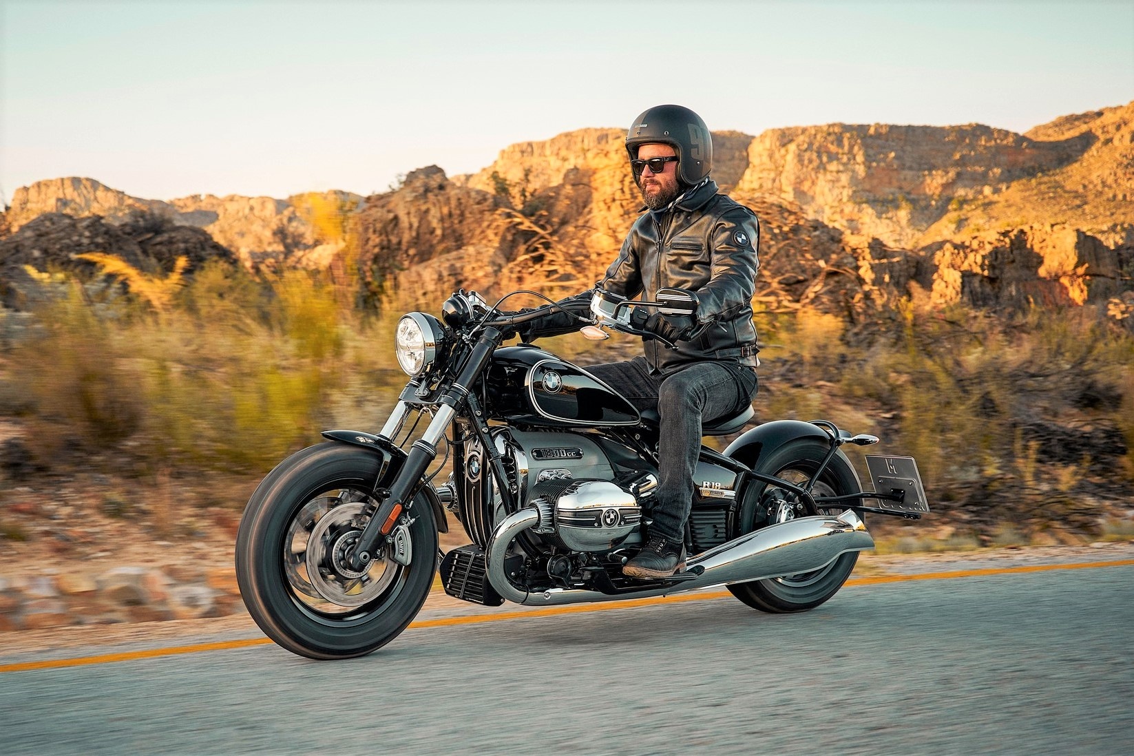 BMW R 18 - cruiser dang hoai co, dong co 1.800 cc hinh anh