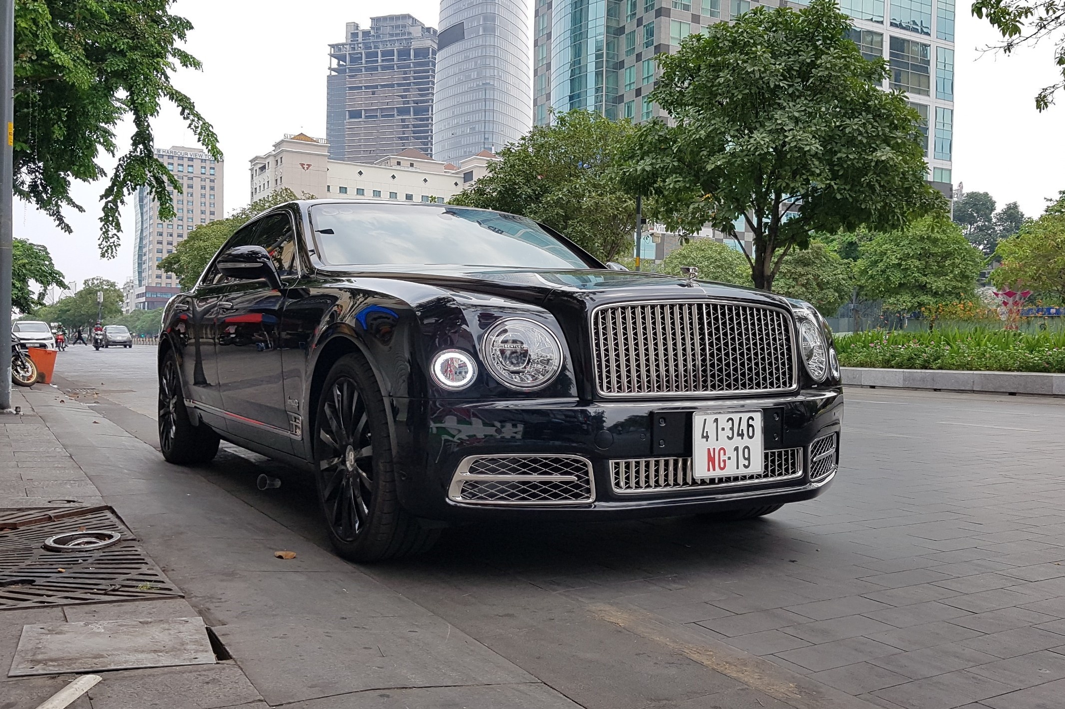 Bentley Mulsanne W.O. Edition hàng hiếm xuất hiện tại TP.HCM ảnh 1 Bentley Mulsanne W.O. Edition hang hiem xuat hien tai TP.HCM anh 1