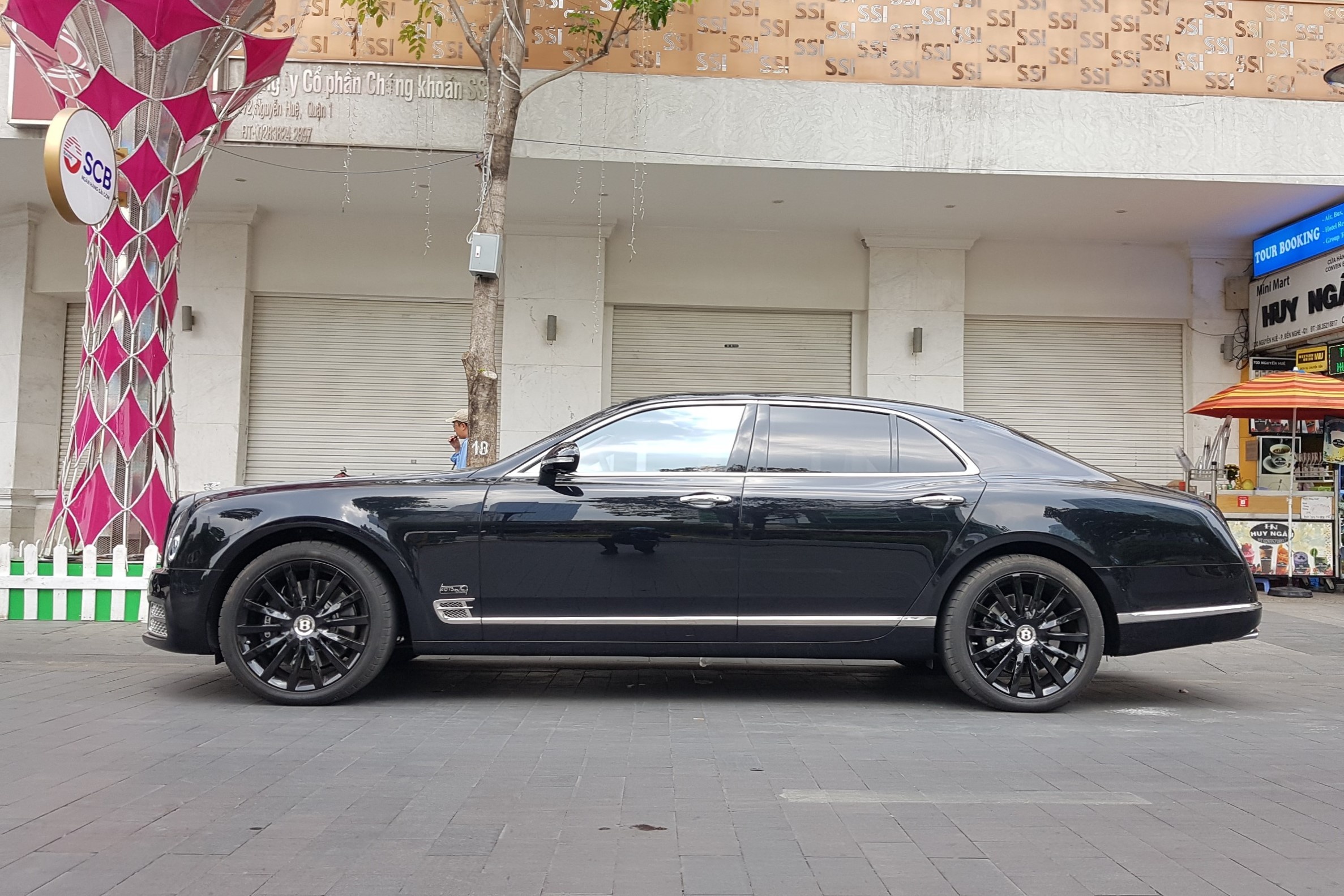 Bentley Mulsanne W.O. Edition hàng hiếm xuất hiện tại TP.HCM ảnh 4 Bentley Mulsanne W.O. Edition hang hiem xuat hien tai TP.HCM anh 4