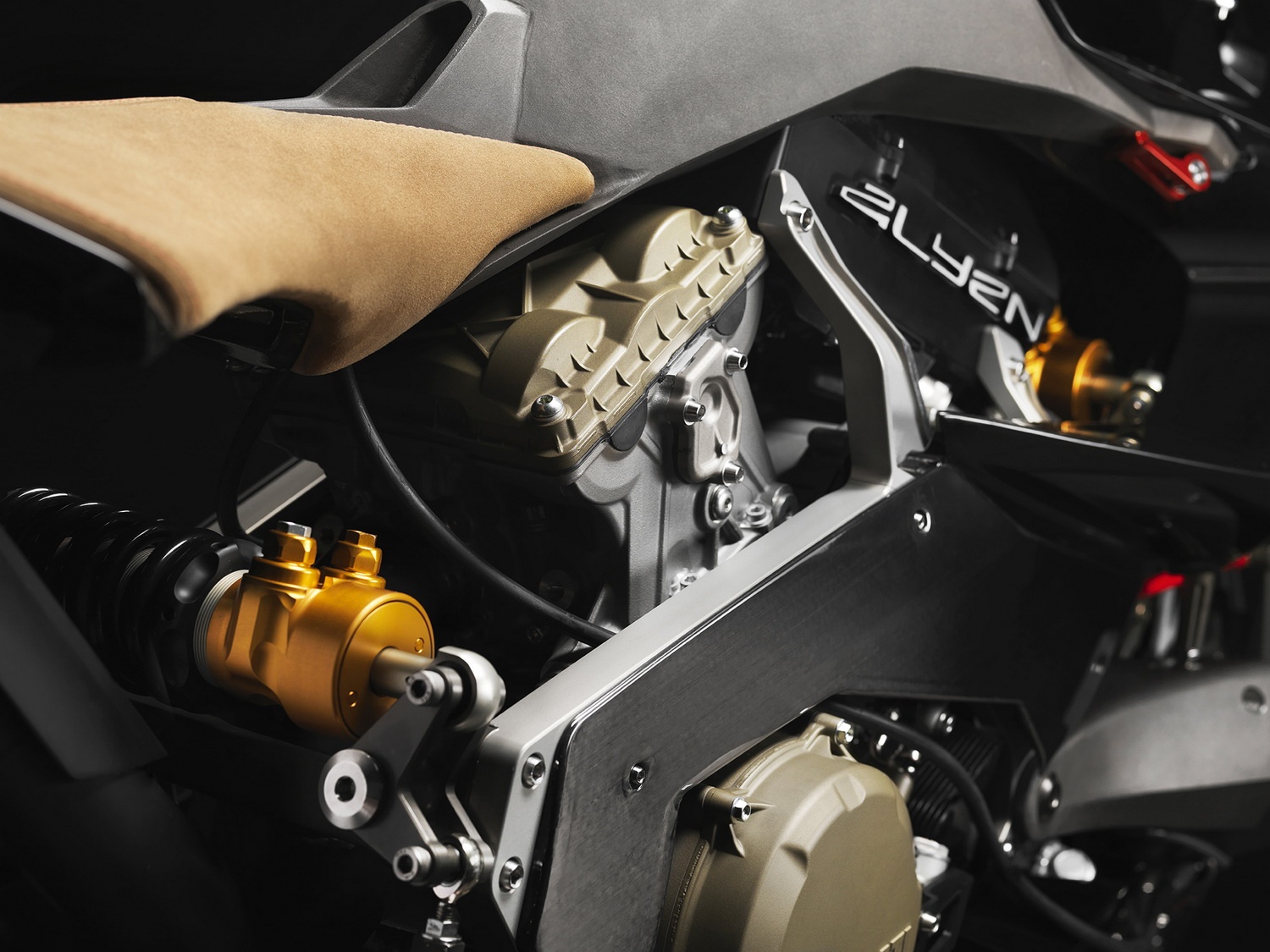 Moto kieu dang quai vat ngoai hanh tinh anh 7