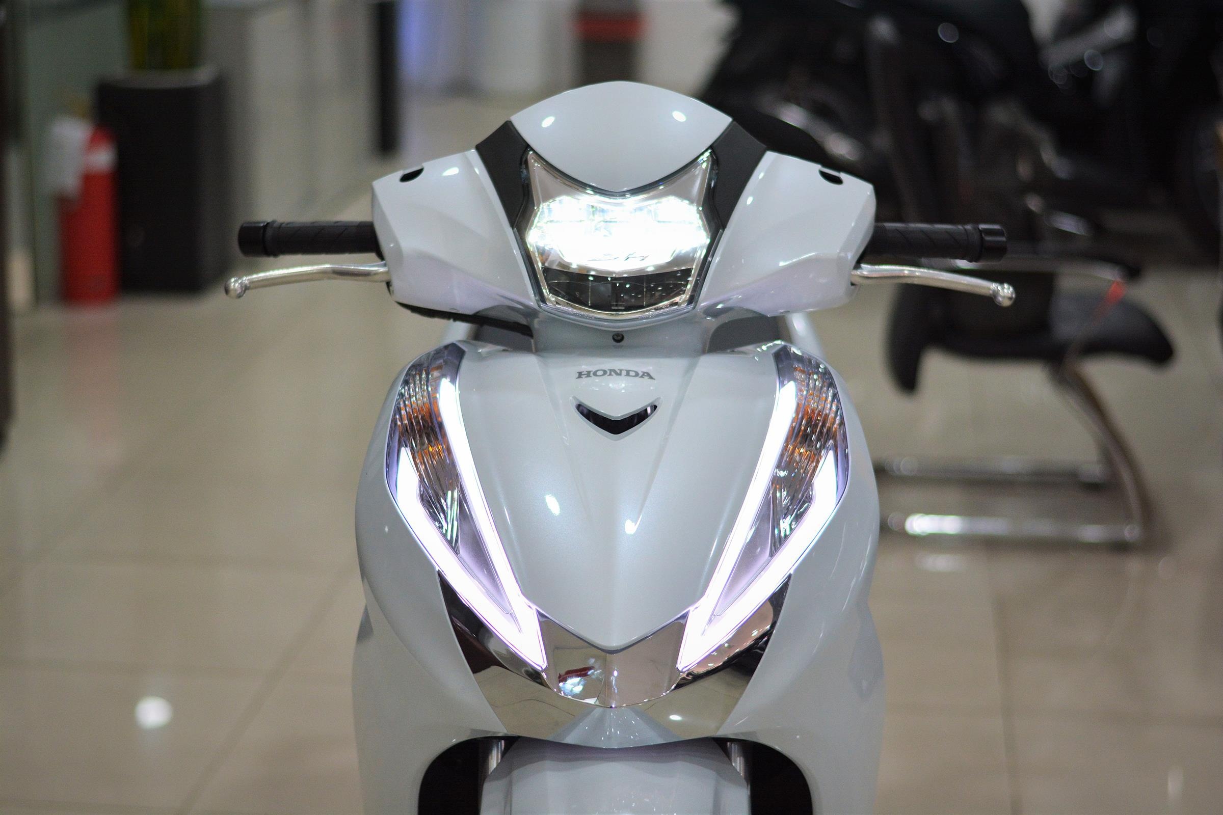 So sánh Forza 300 và SH 300i ảnh 4 So sanh Forza 300 va SH 300i anh 4