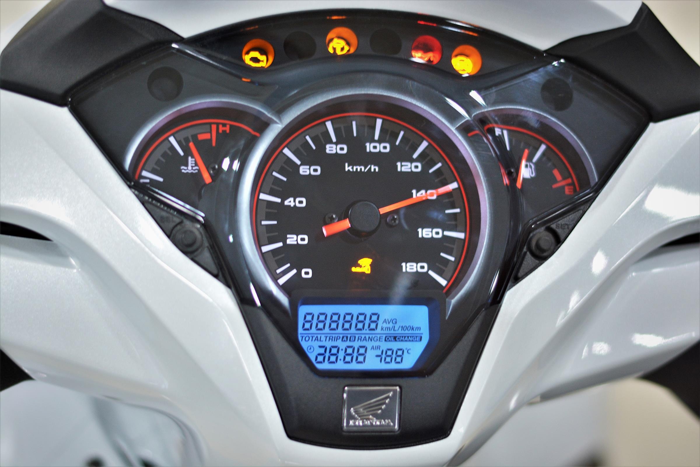 So sánh Forza 300 và SH 300i ảnh 6 So sanh Forza 300 va SH 300i anh 6