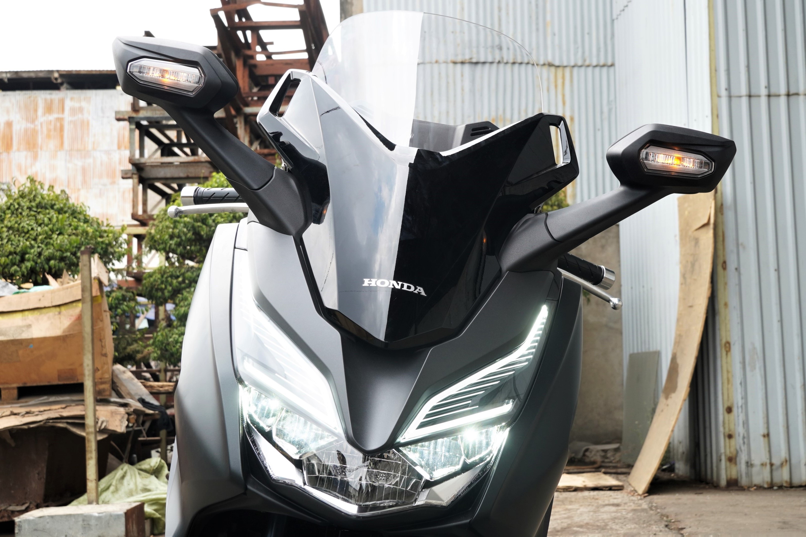 So sánh Forza 300 và SH 300i ảnh 3 So sanh Forza 300 va SH 300i anh 3