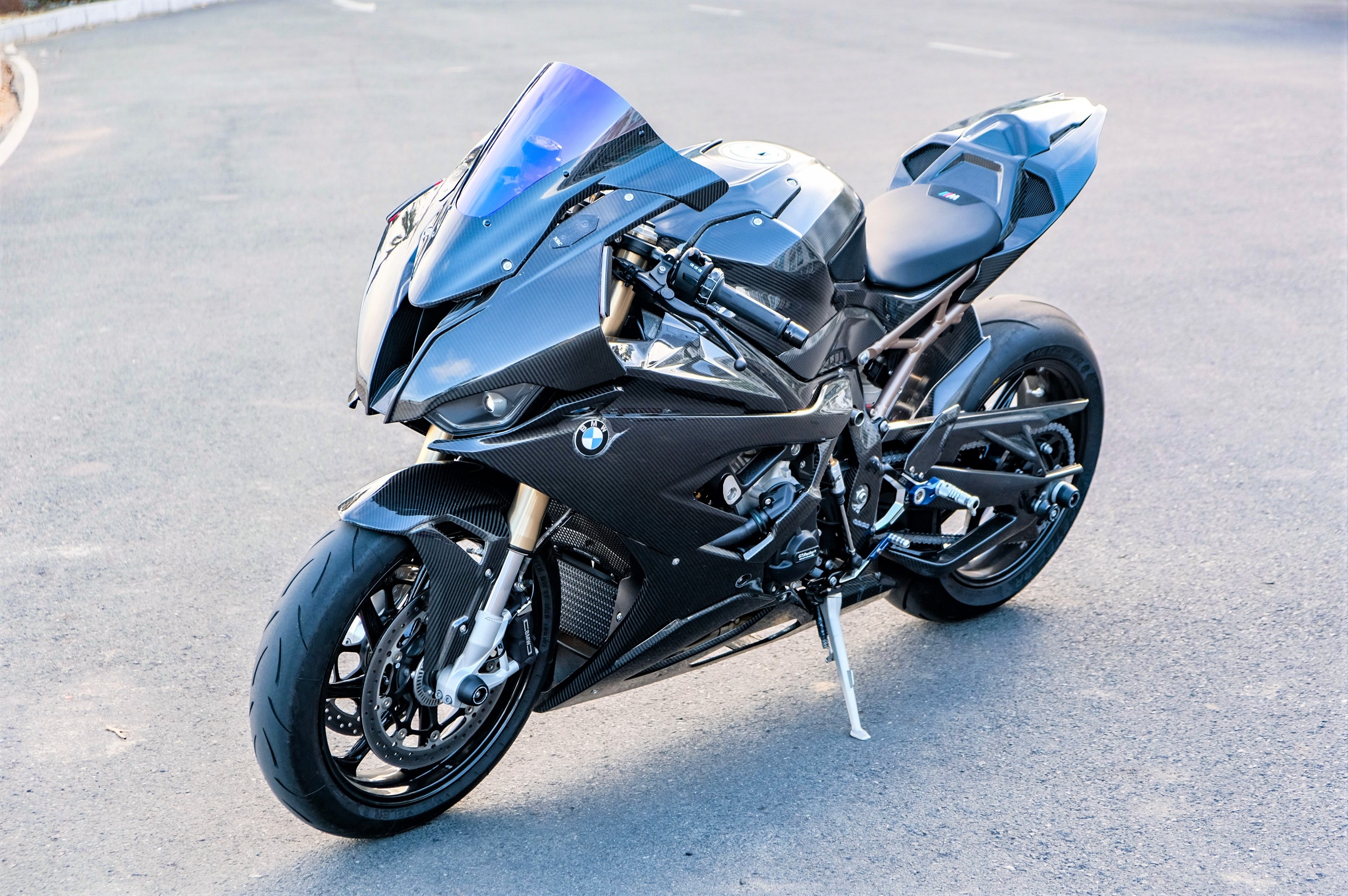 BMW S 1000 RR the he moi dau tien Viet Nam so huu dan ao carbon hinh anh