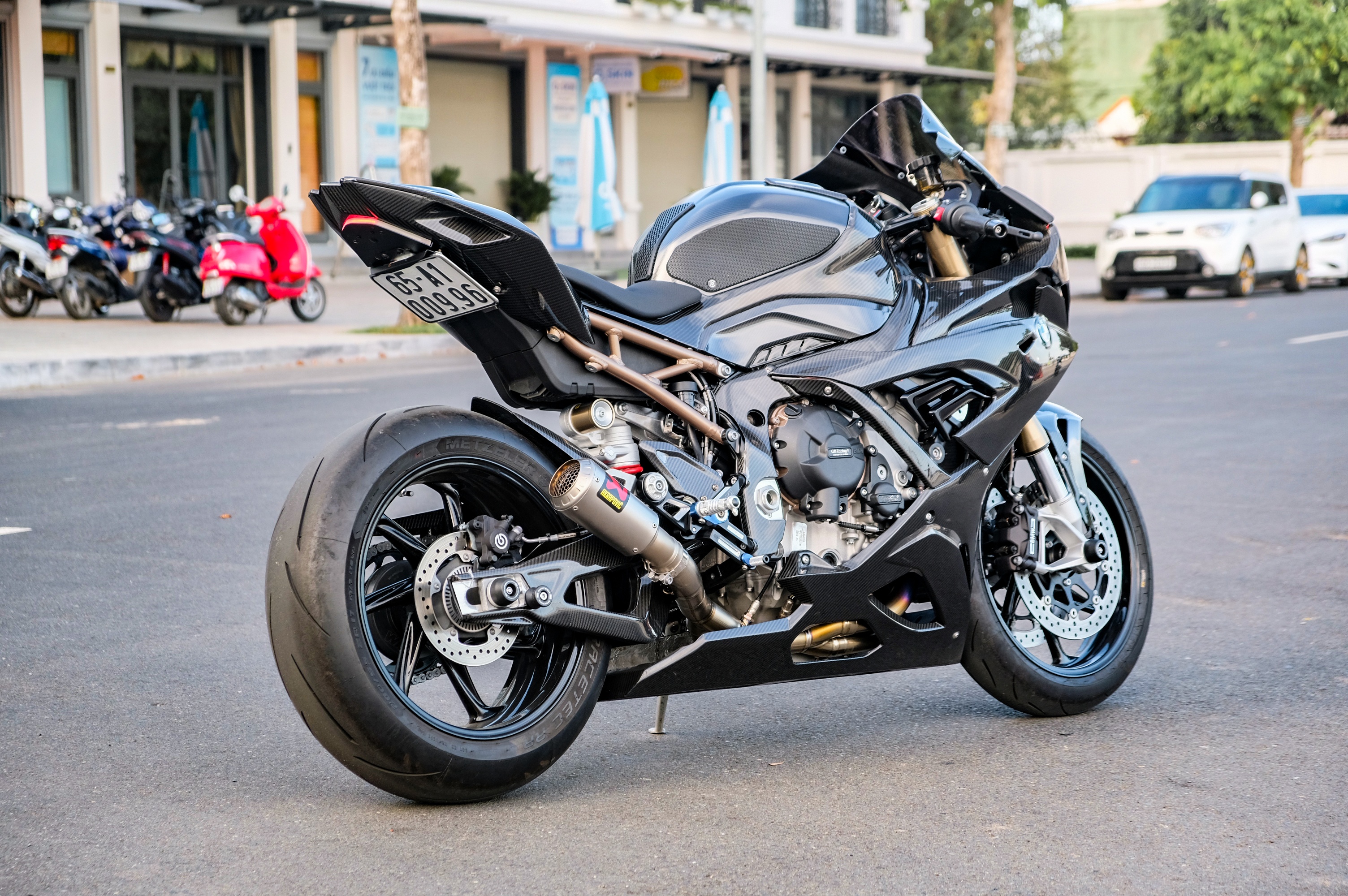 BMW S 1000 RR do dan ao carbon anh 2