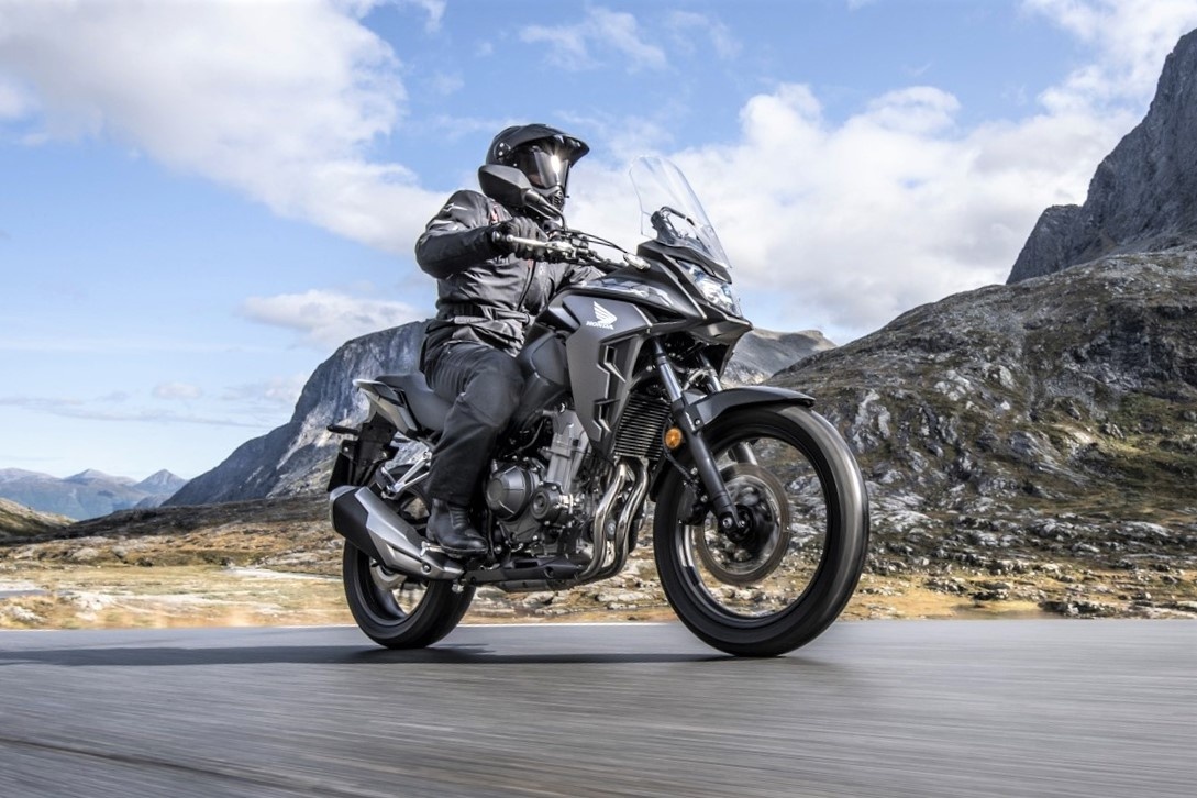 Nhung mau moto adventure trong tam gia duoi 200 trieu dong hinh anh