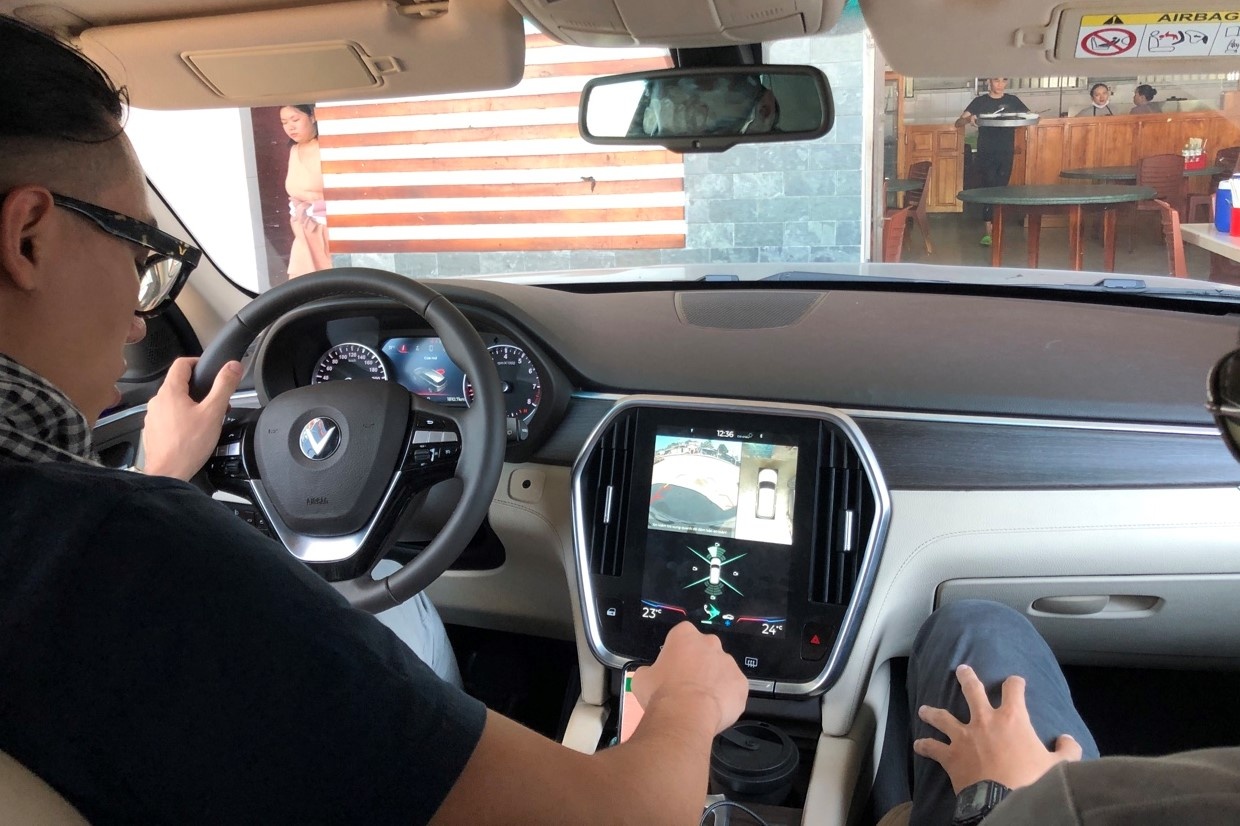 Cac truong ruc rich ap dung bo 600 cau hoi thi bang lai oto hinh anh