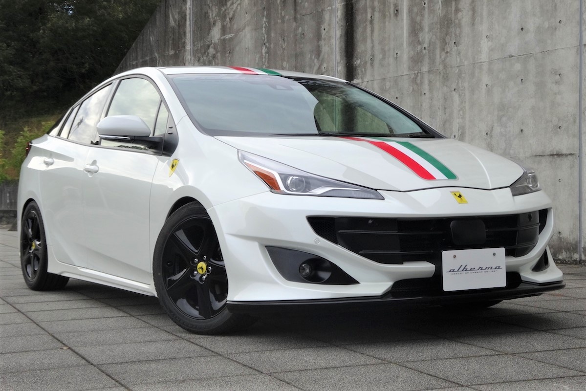 Toyota Prius hoa sieu xe Ferrari voi goi do 2.000 USD hinh anh