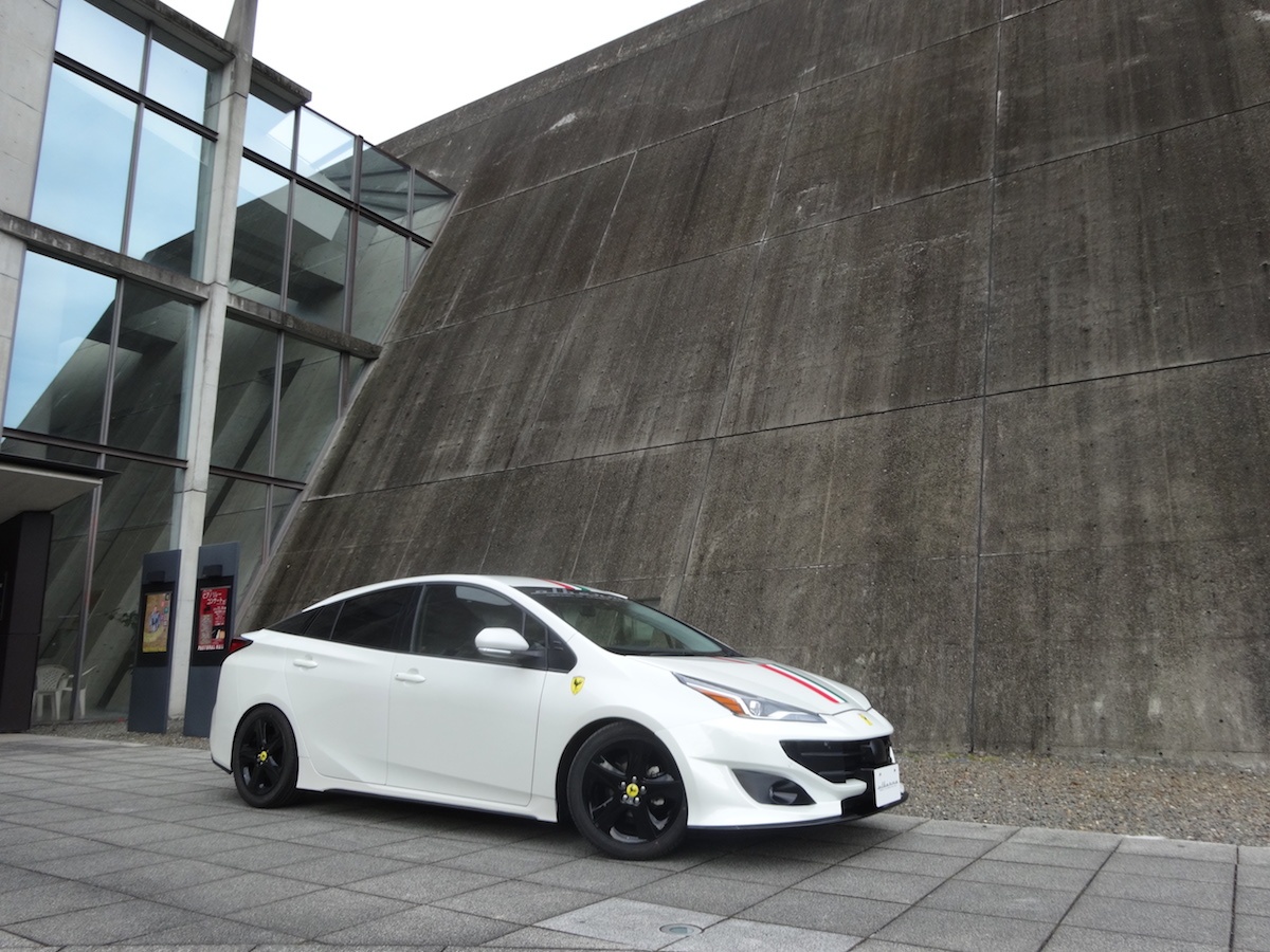 Toyota Prius hóa siêu xe Ferrari ảnh 2 Toyota Prius hoa sieu xe Ferrari anh 2