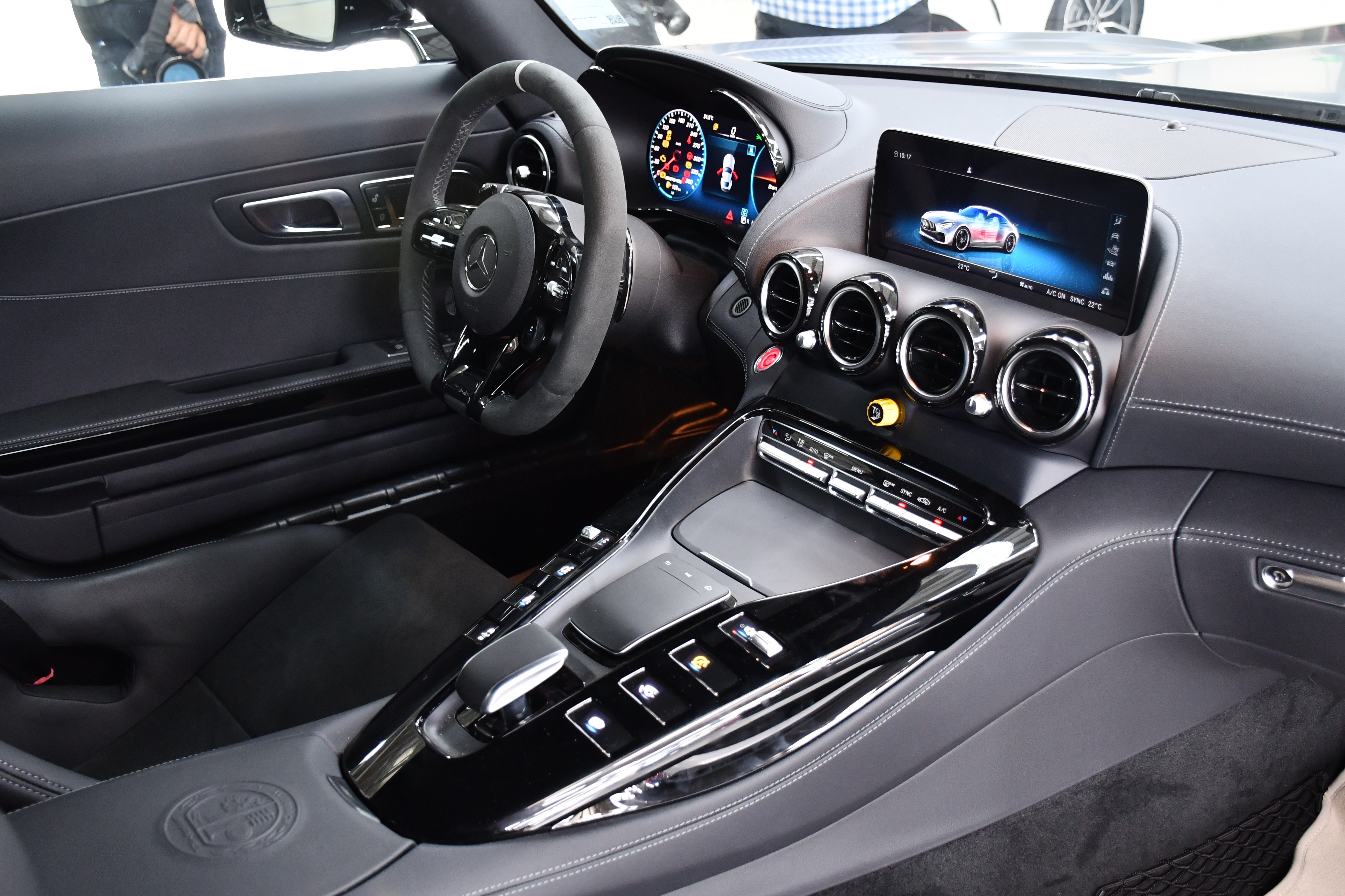 Chi tiet Mercedes-AMG GT R tai Viet Nam anh 8