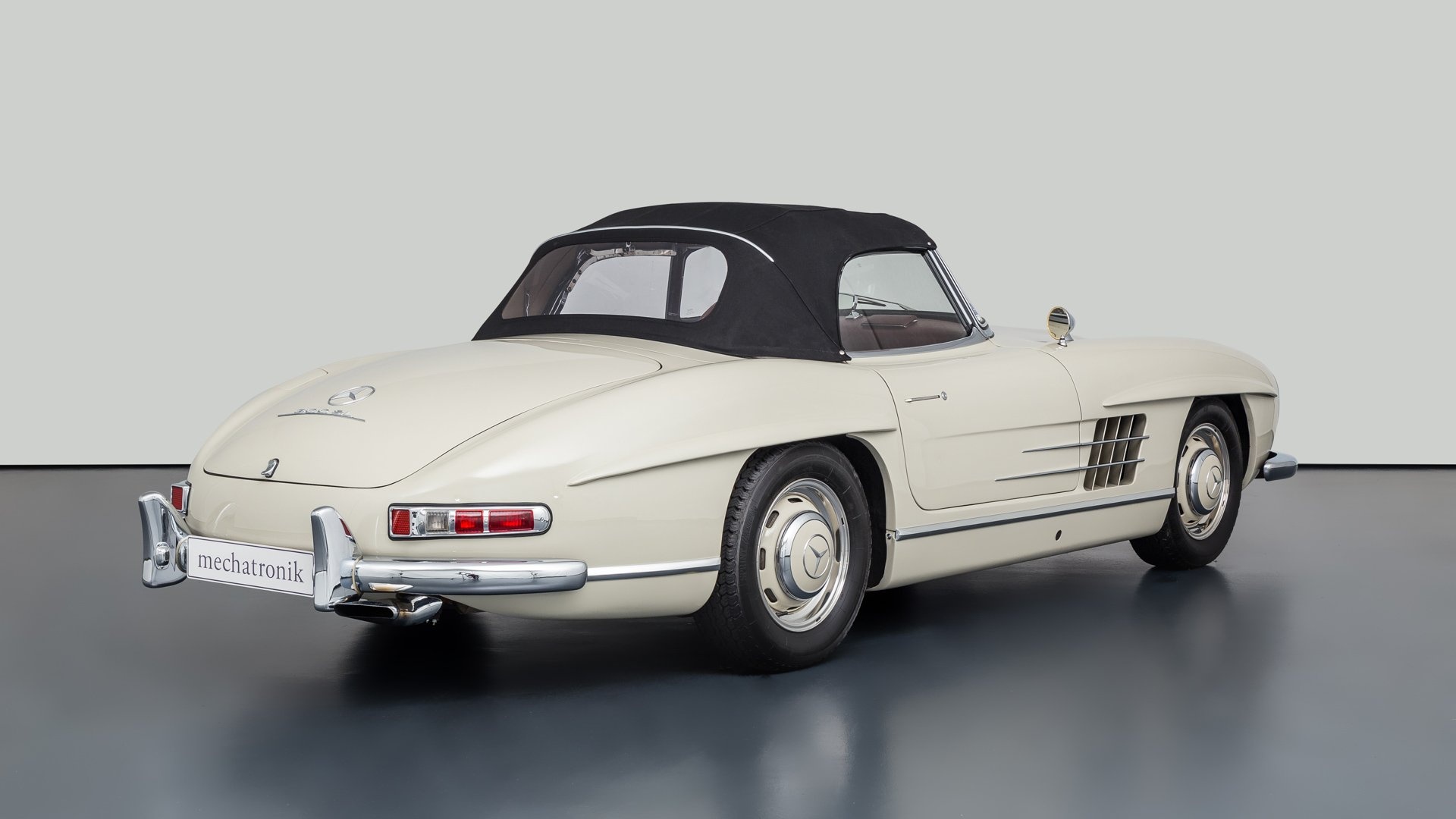 Mercedes-Benz 300 SL Roadster gia 1 trieu USD anh 7