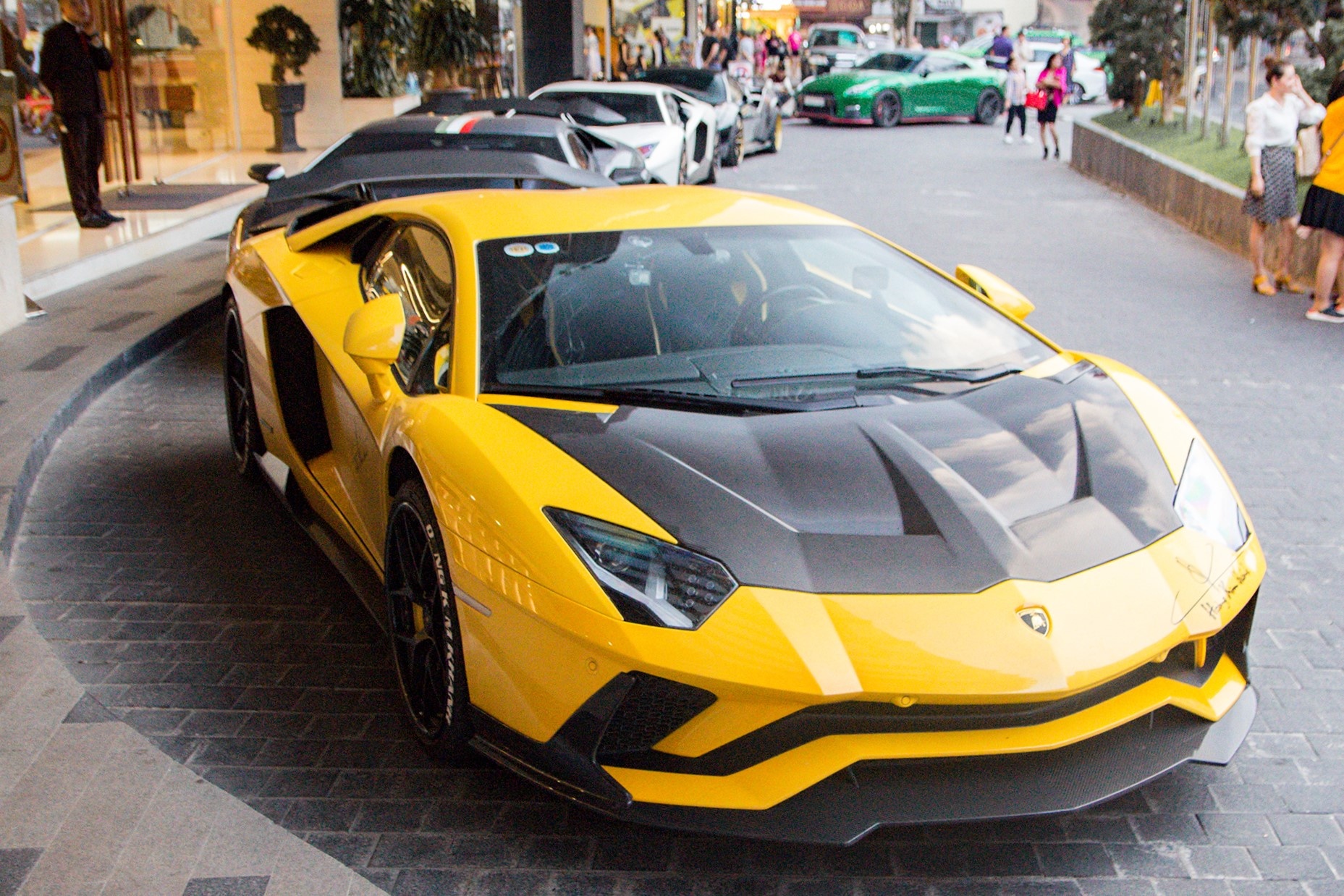 Lamborghini Aventador S lot xac voi goi do 70.000 USD anh 2