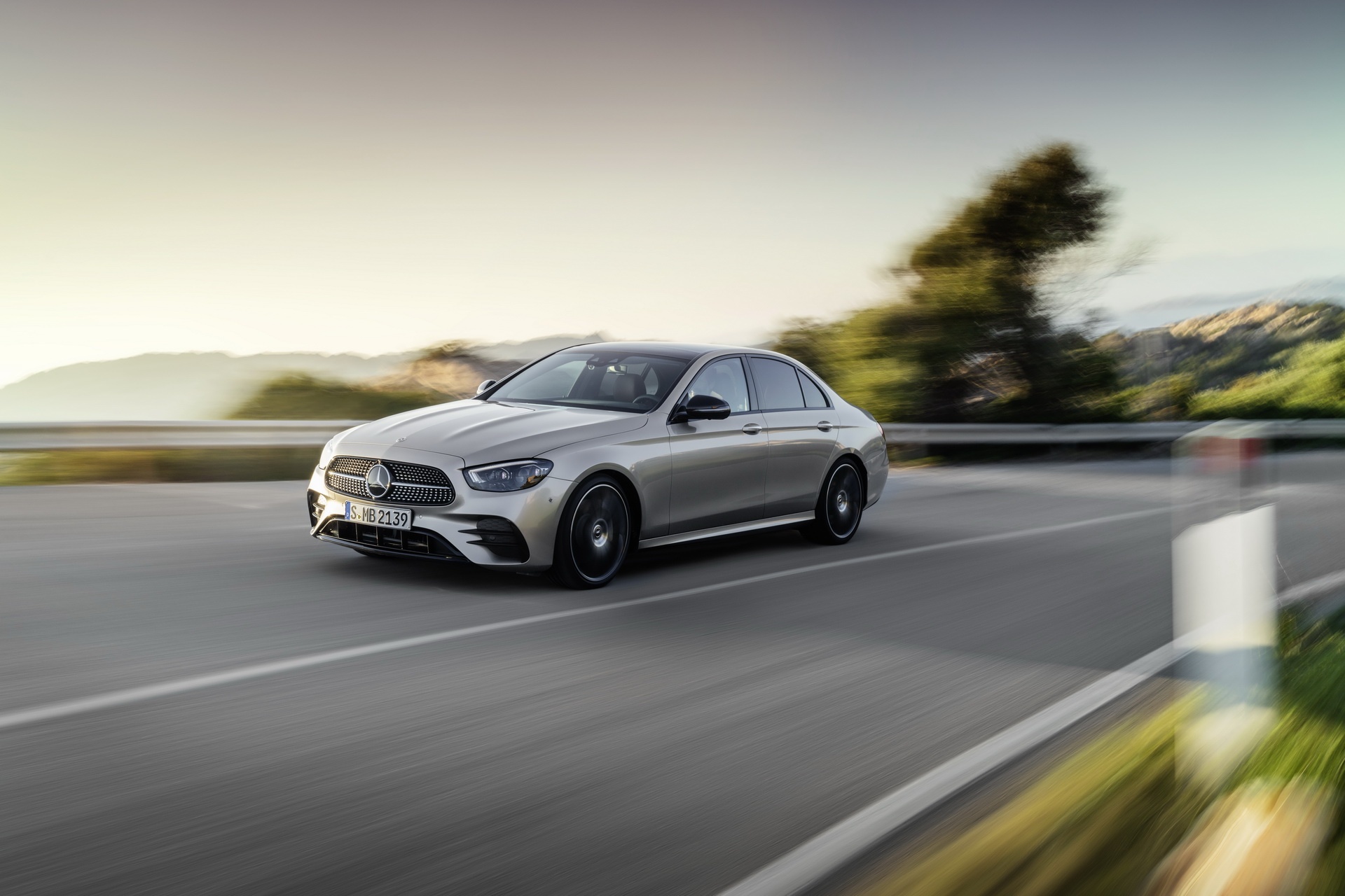 Mercedes-Benz E-Class vô-lăng mới ảnh 1 Mercedes-Benz E-Class vo-lang moi anh 1