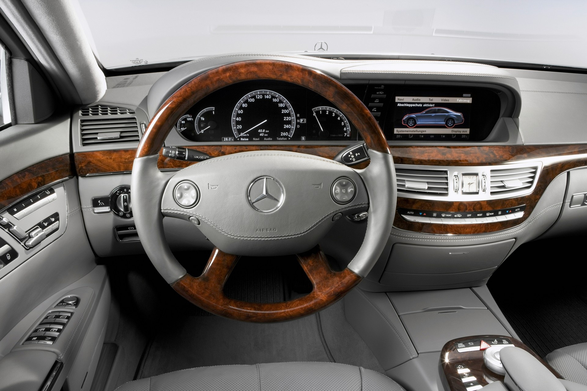 Mercedes-Benz E-Class vô-lăng mới ảnh 6 Mercedes-Benz E-Class vo-lang moi anh 6