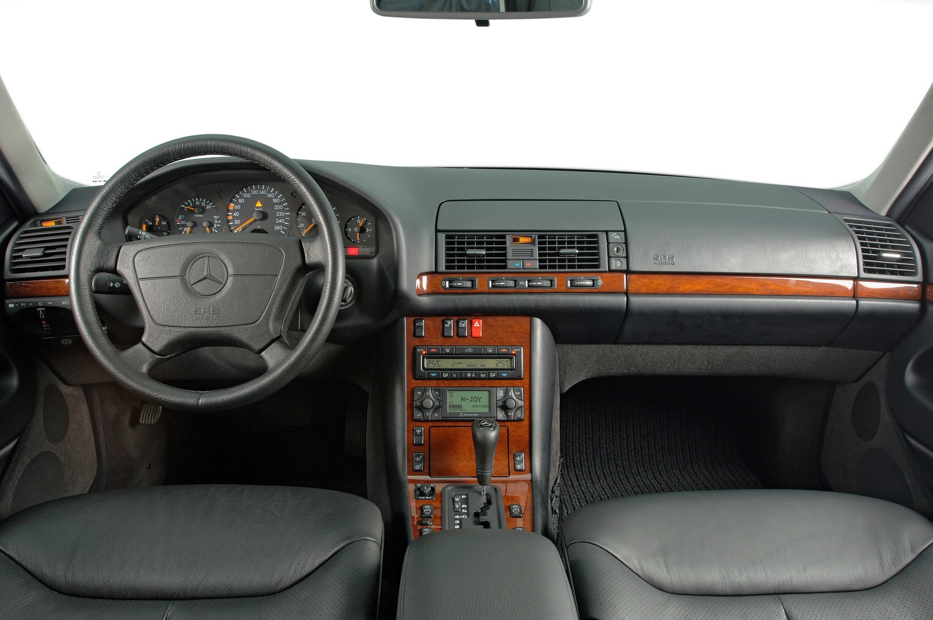 Mercedes-Benz E-Class vô-lăng mới ảnh 7 Mercedes-Benz E-Class vo-lang moi anh 7
