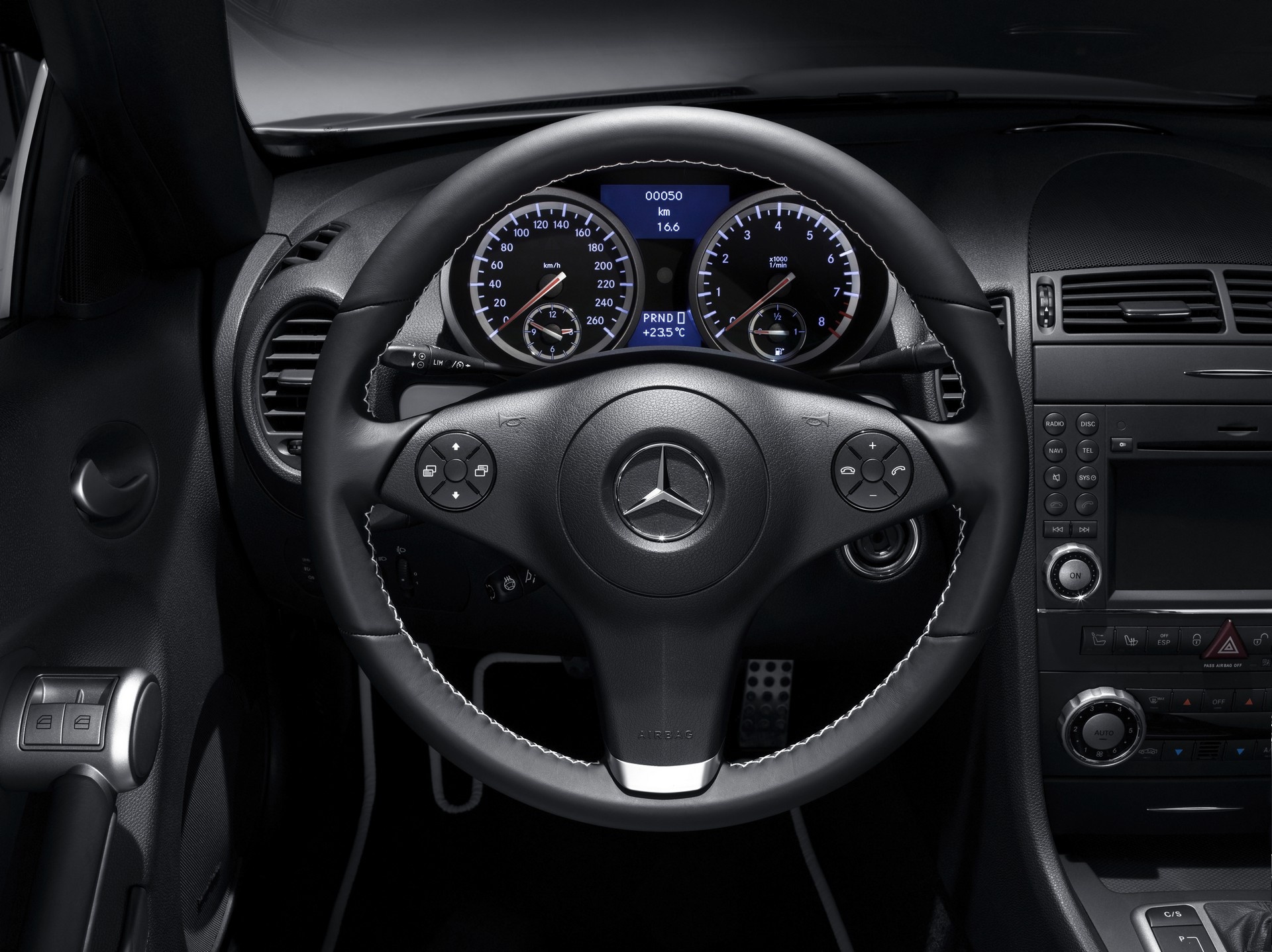 Mercedes-Benz E-Class vô-lăng mới ảnh 8 Mercedes-Benz E-Class vo-lang moi anh 8