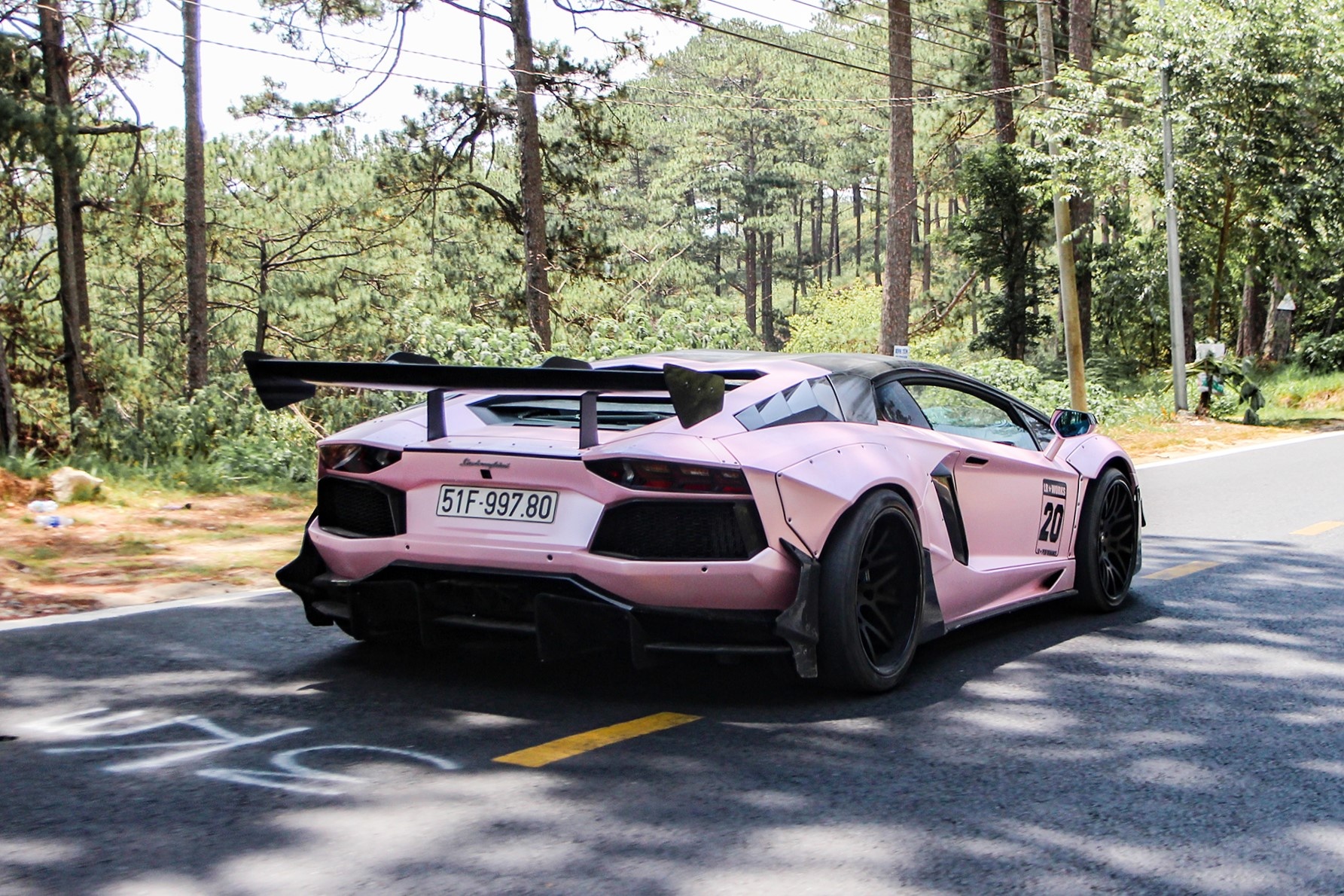 4 chiec Lamborghini Aventador do khung anh 10