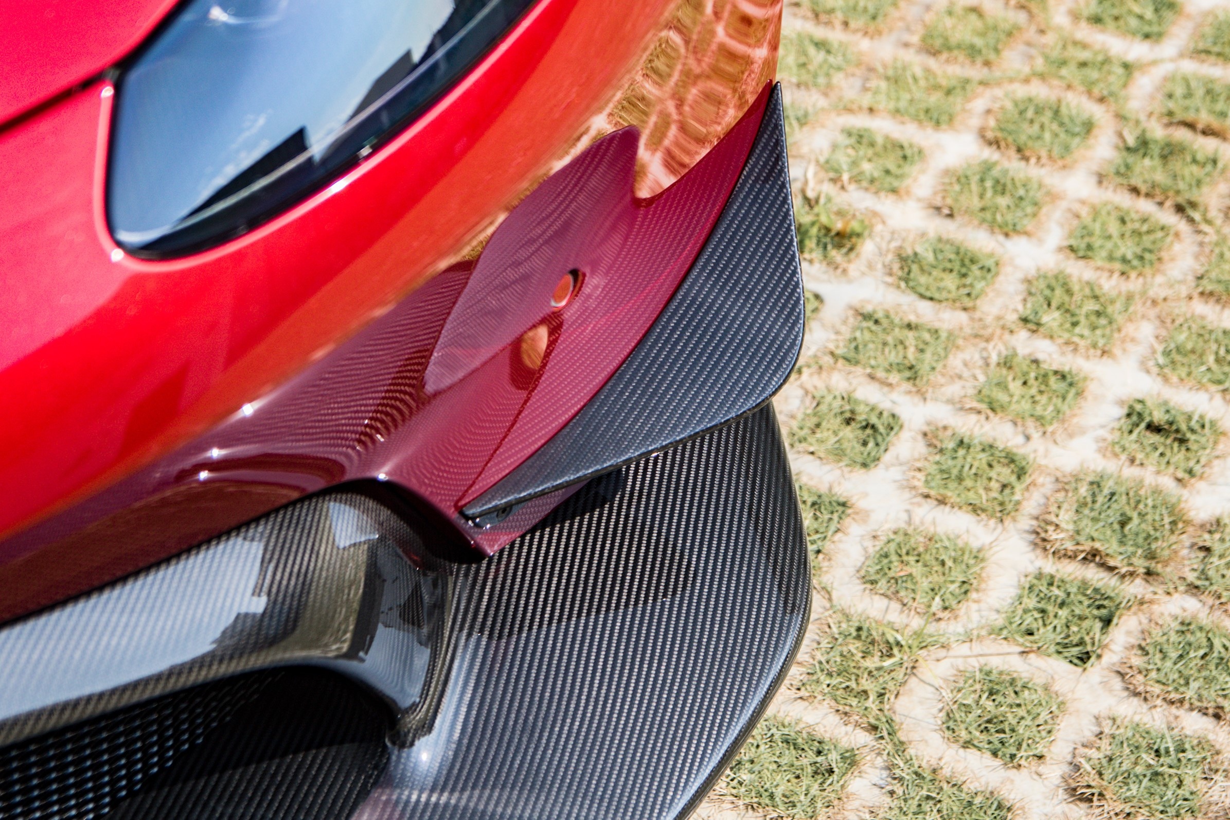 Aston Martin Vantage voi bo kit xe dua anh 5