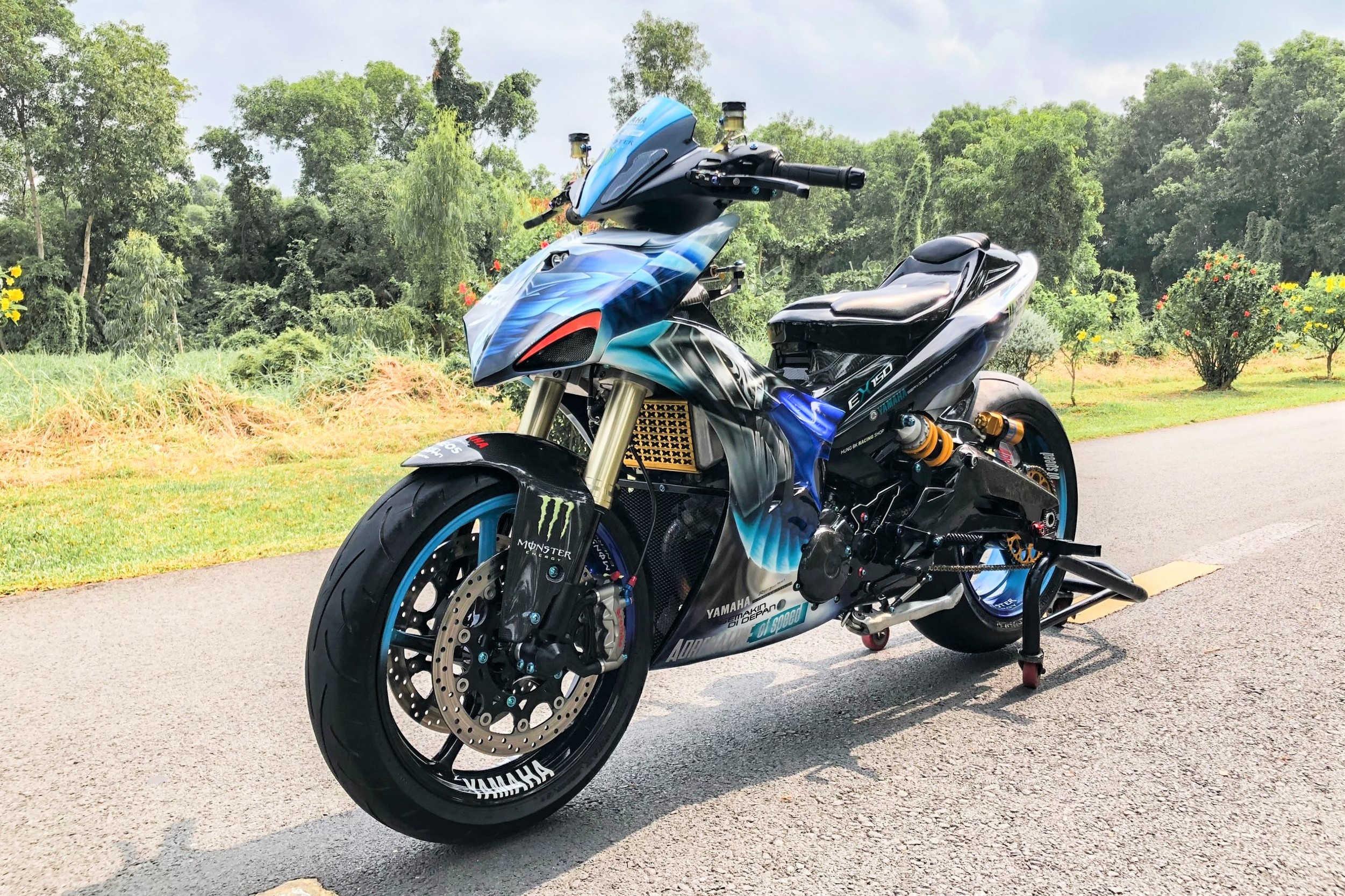 Yamaha Exciter do phong cach Ducati Panigale V4 cua biker Quang Ngai hinh anh