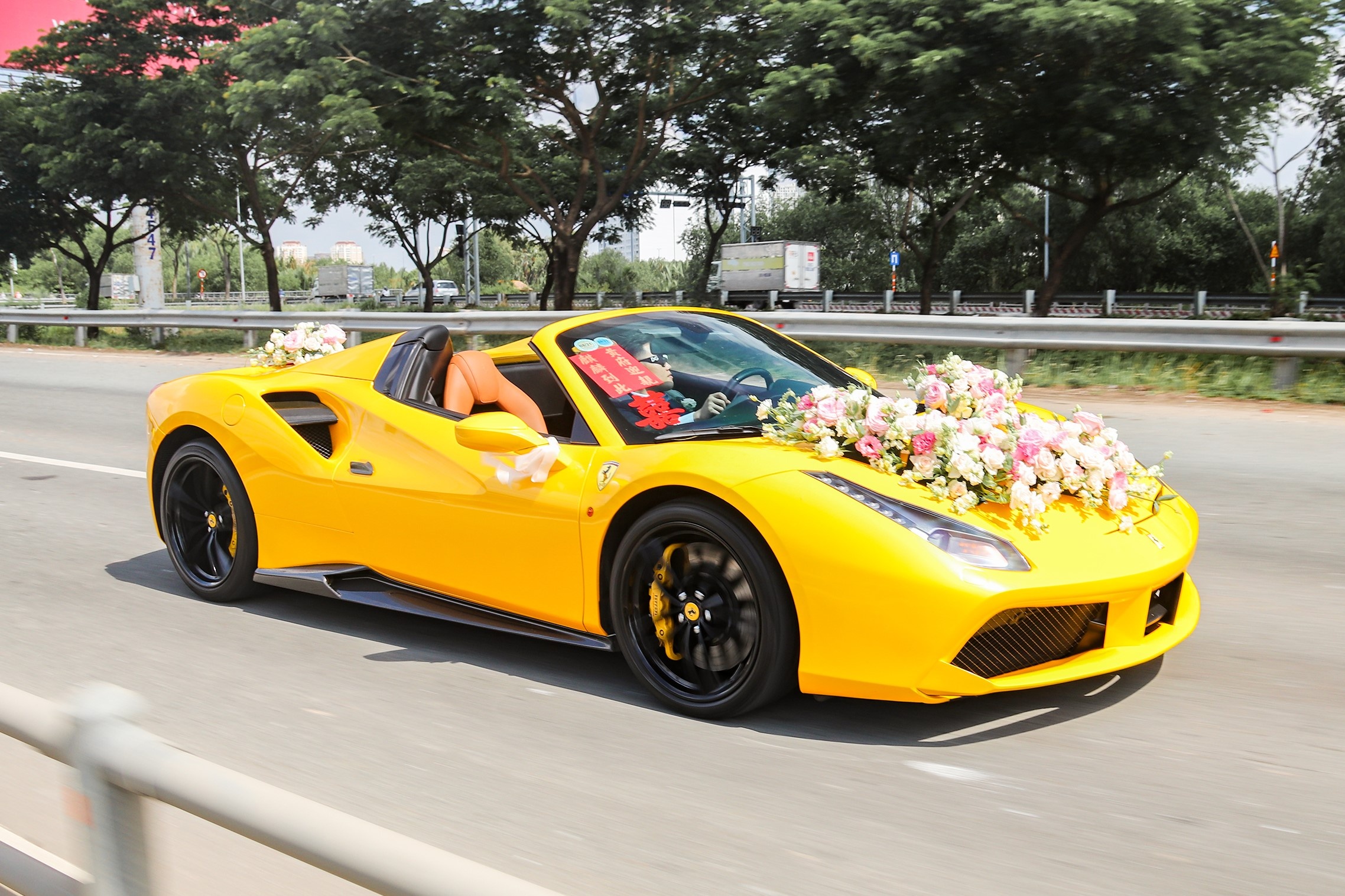 Le cuoi toan sieu xe tai TP.HCM hinh anh