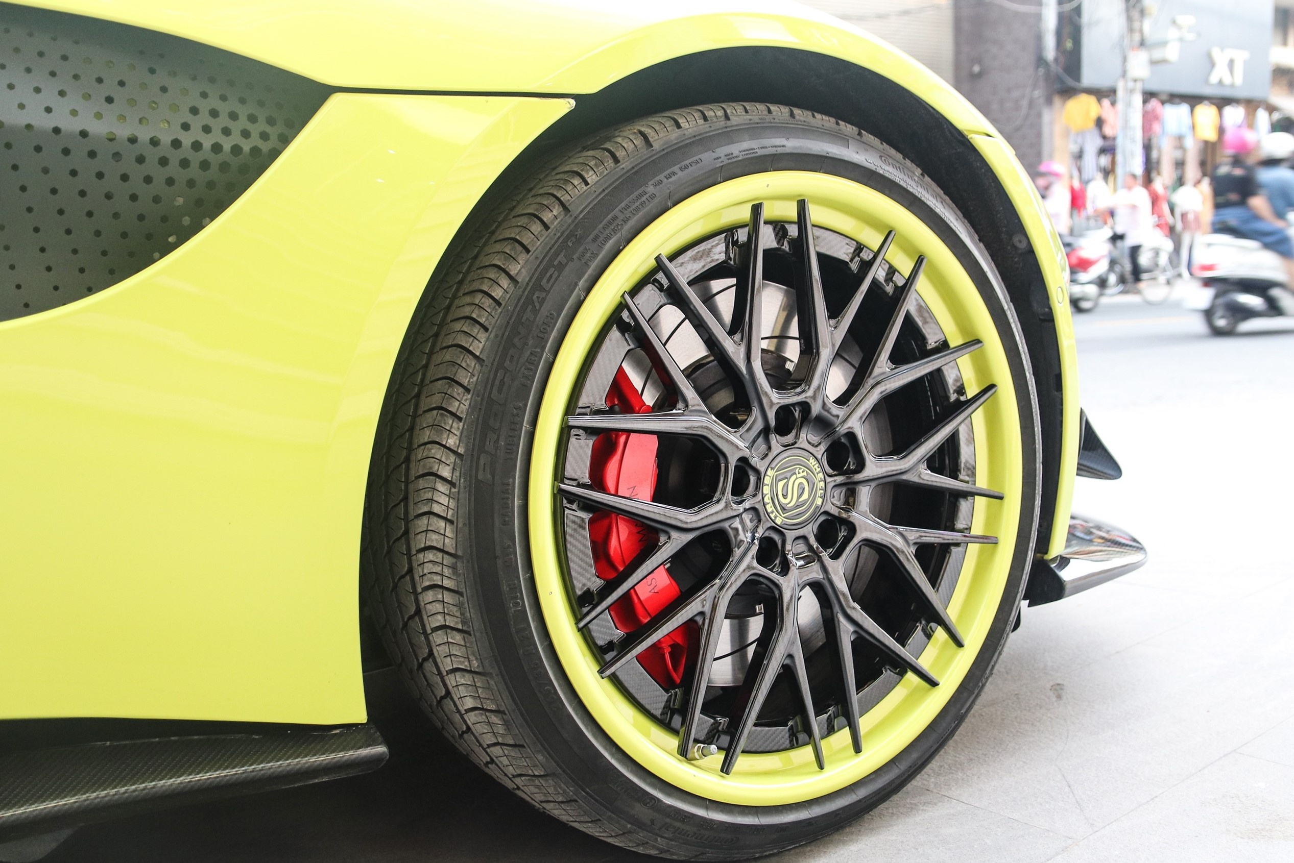 Aston Martin Vantage duoc nang cap goi do hang hieu anh 5