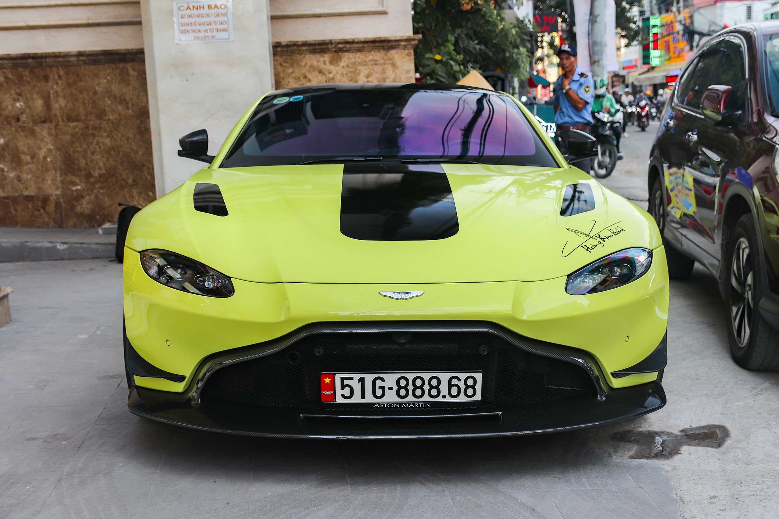 Aston Martin Vantage duoc nang cap goi do hang hieu anh 6