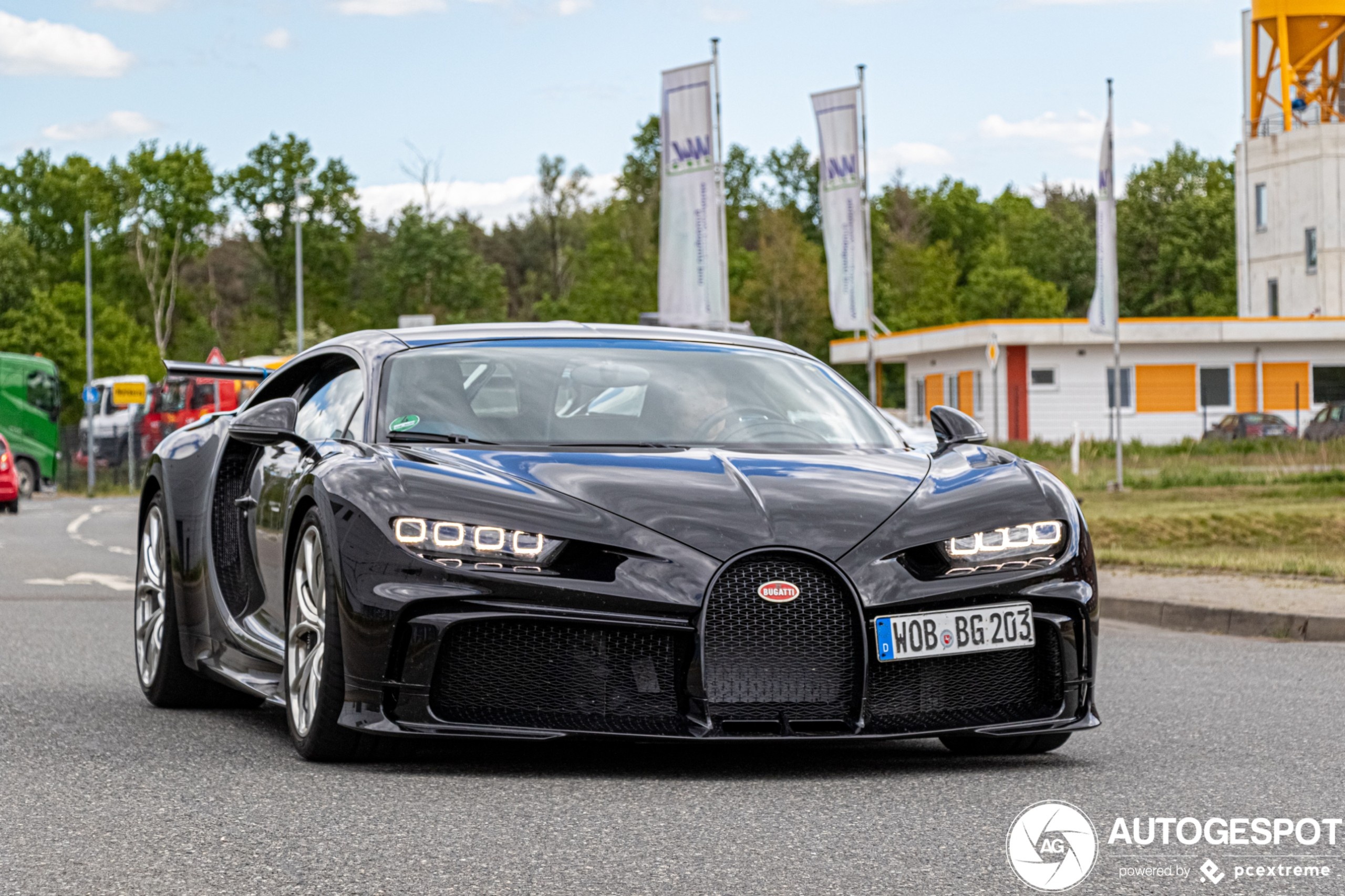 Bugatti Chiron Pur Sport dau tien ra bien so anh 1