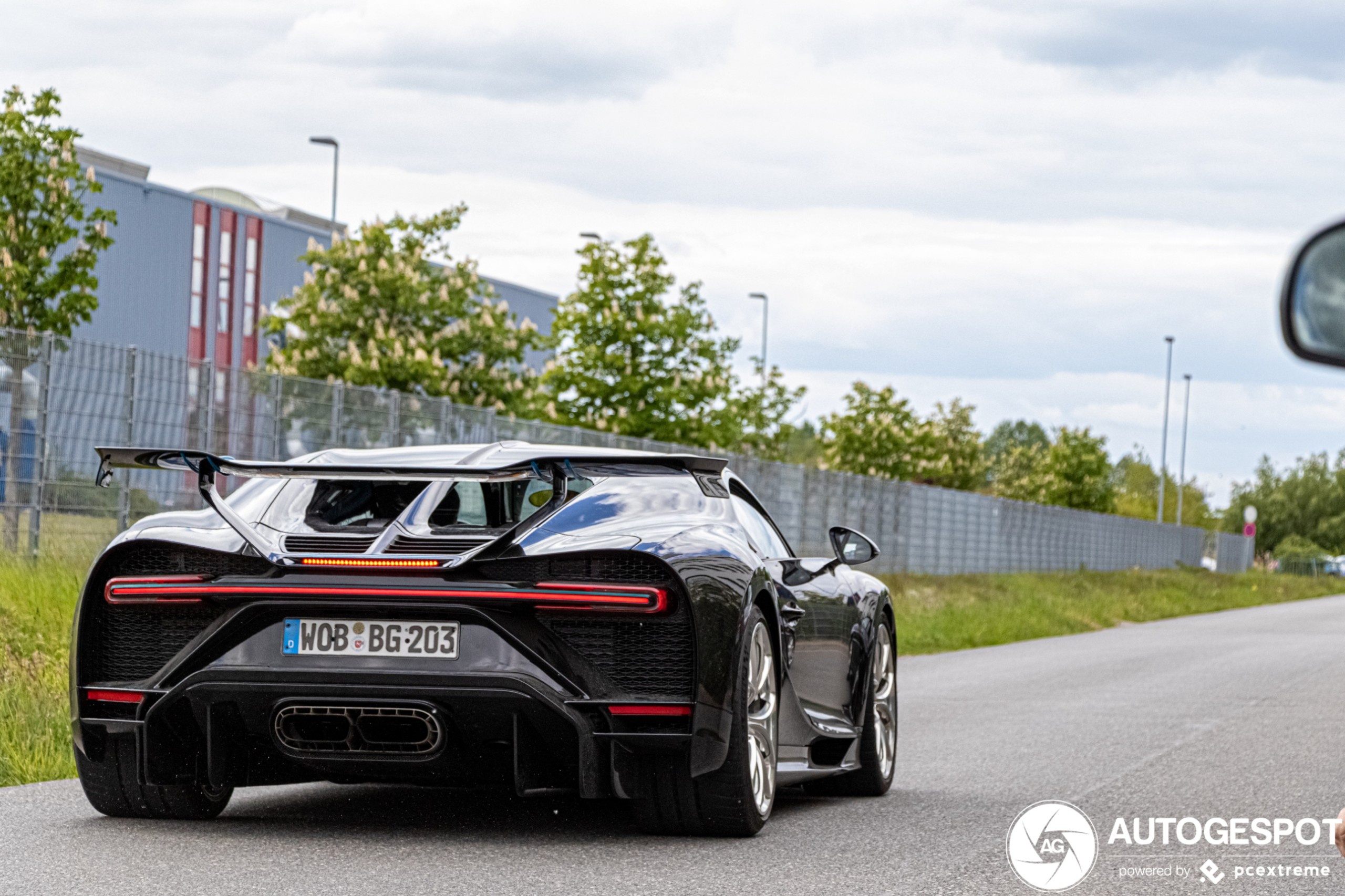 Bugatti Chiron Pur Sport dau tien ra bien so anh 2