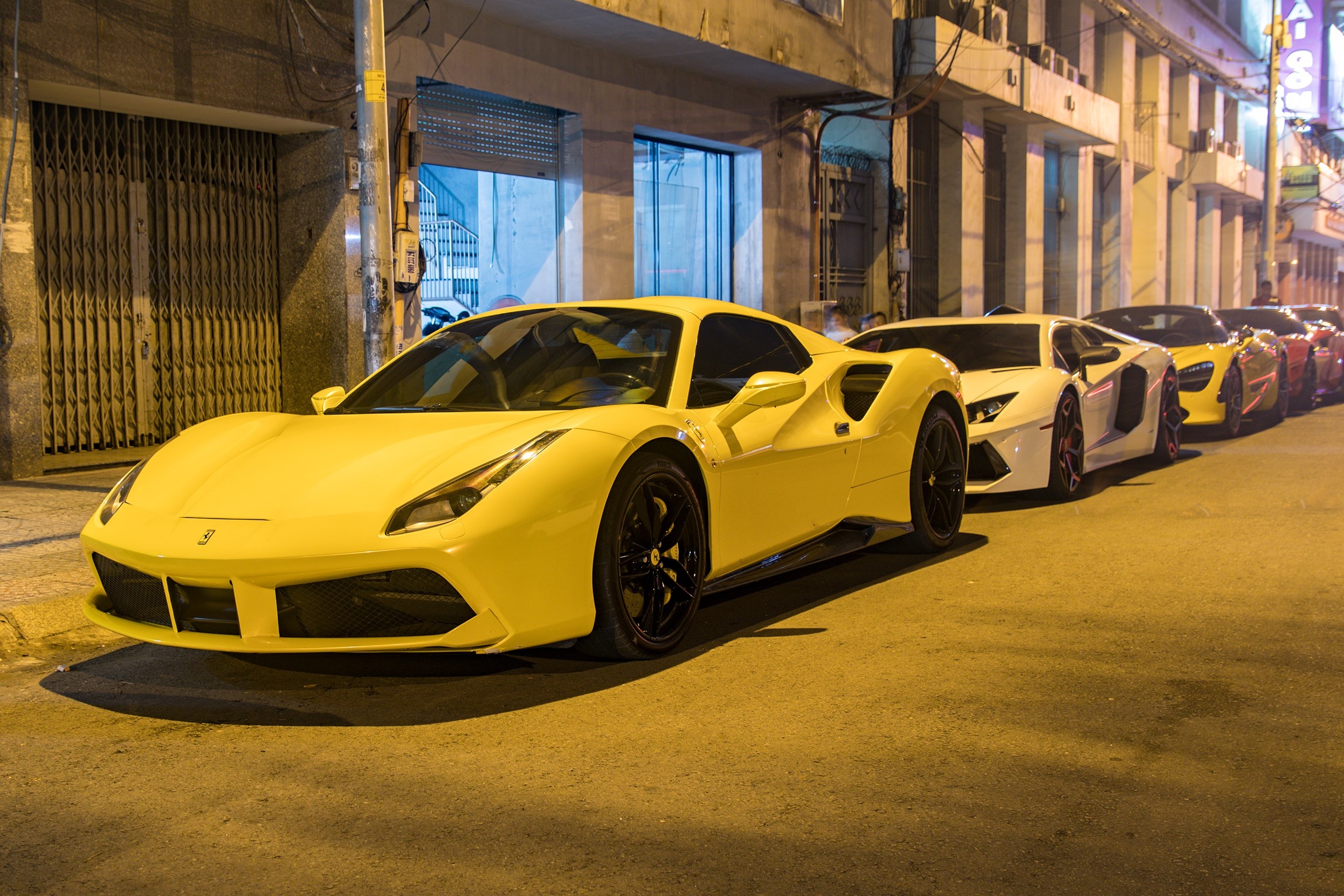 Nhom sieu xe thu 2 VN ra mat - du mat McLaren, Ferrari, Lamborghini hinh anh