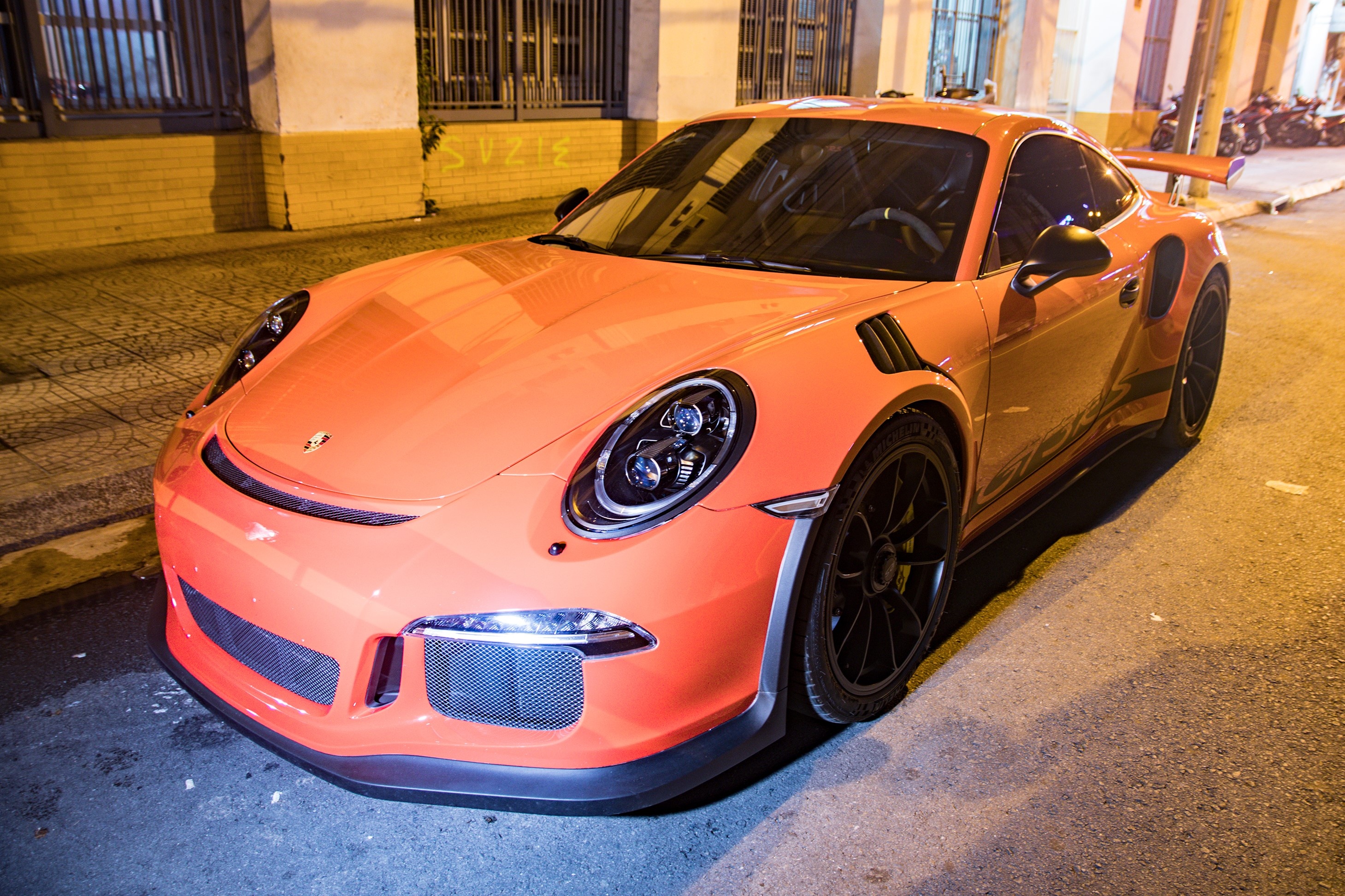 Porsche 911 GT3 RS tung cua ong Dang Le Nguyen Vu tai xuat tai TP.HCM hinh anh